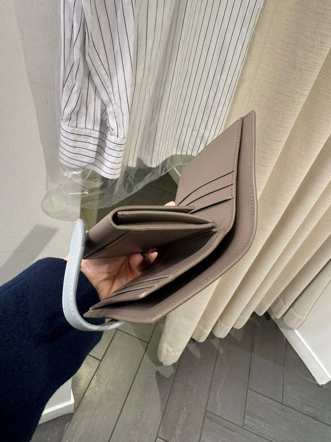 Celine 拼色多功能扣帶短夾