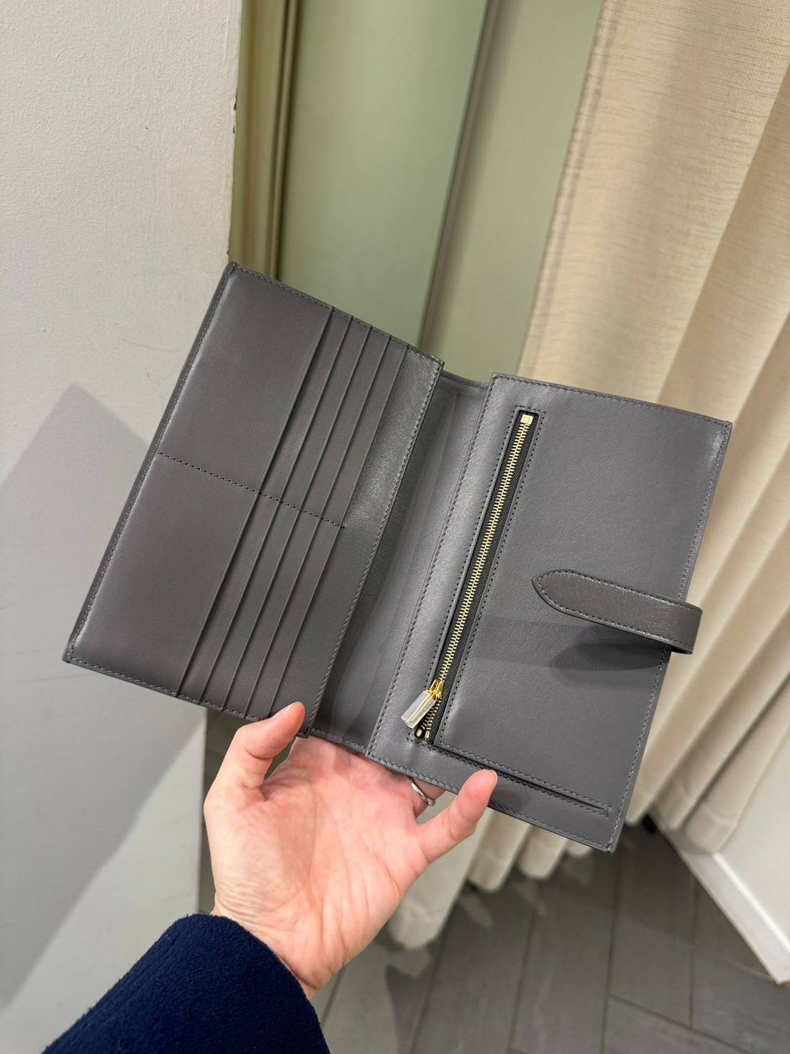 Celine 雙色扣帶壓紋牛皮長夾