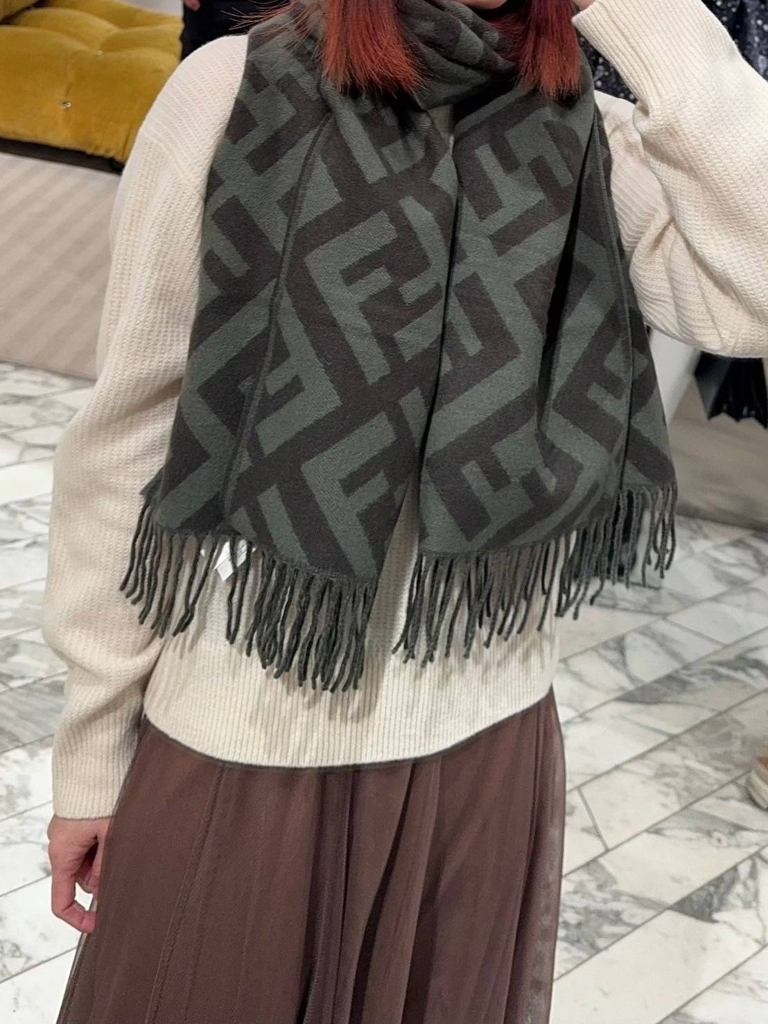 Fendi FF 綠色羊絨圍巾