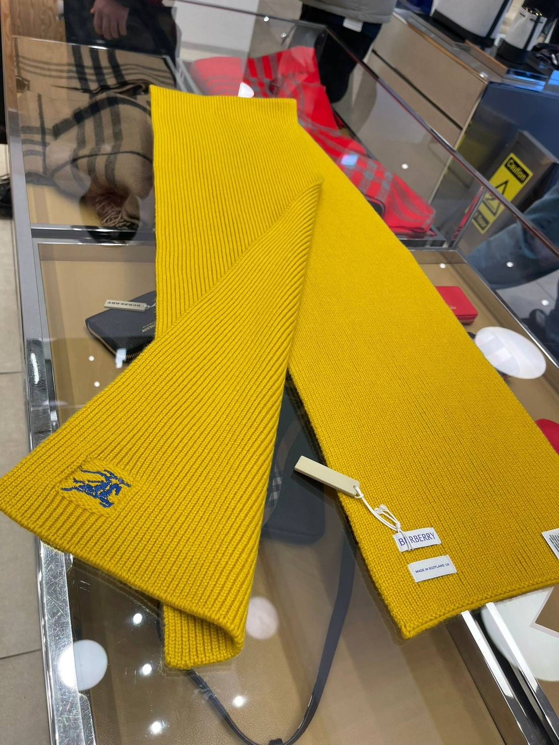 Burberry 刺繡標誌羊毛圍巾