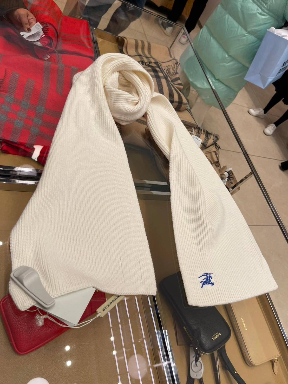 Burberry 刺繡標誌羊毛圍巾
