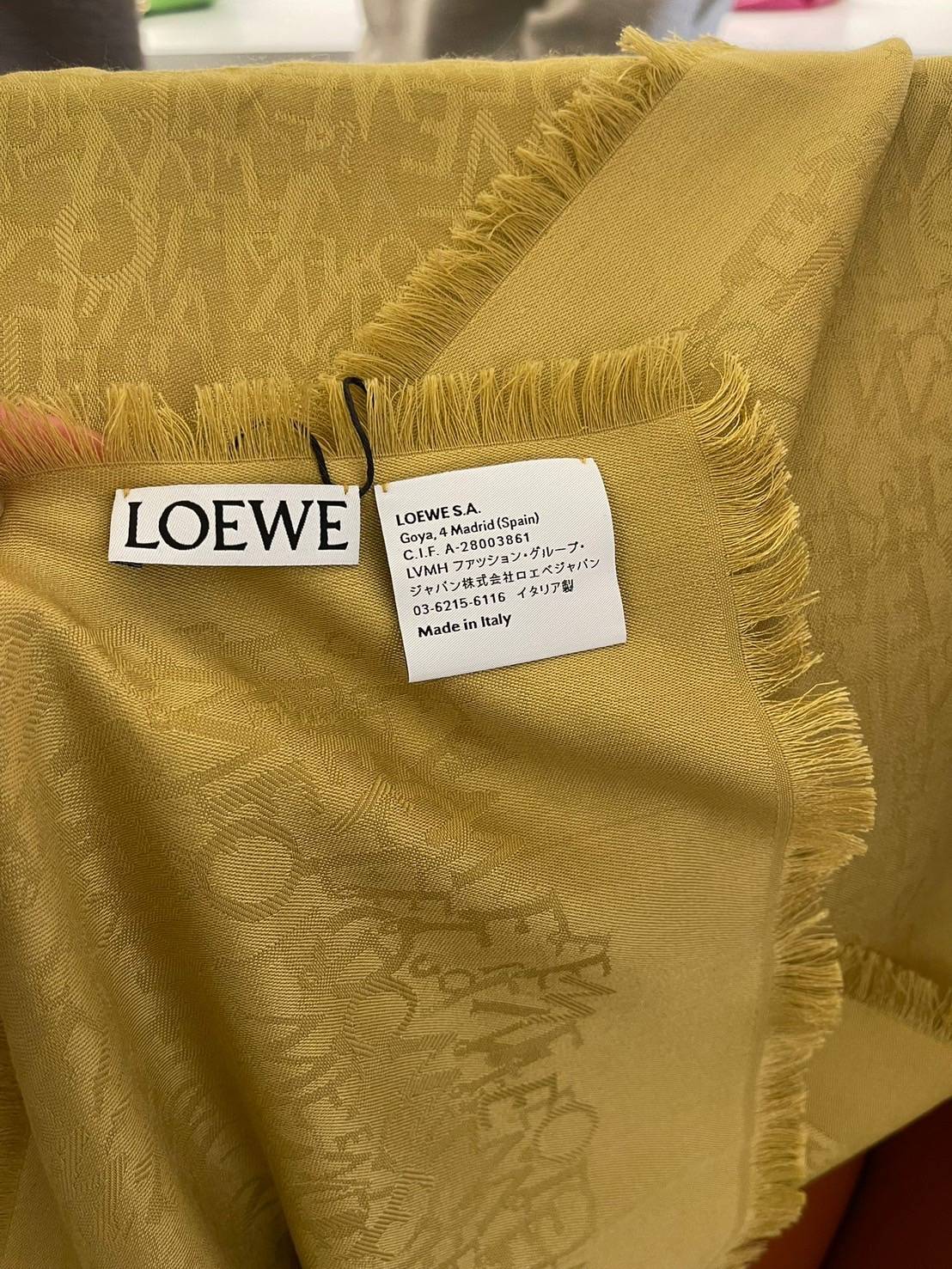 Loewe 黃色絲羊毛圍巾