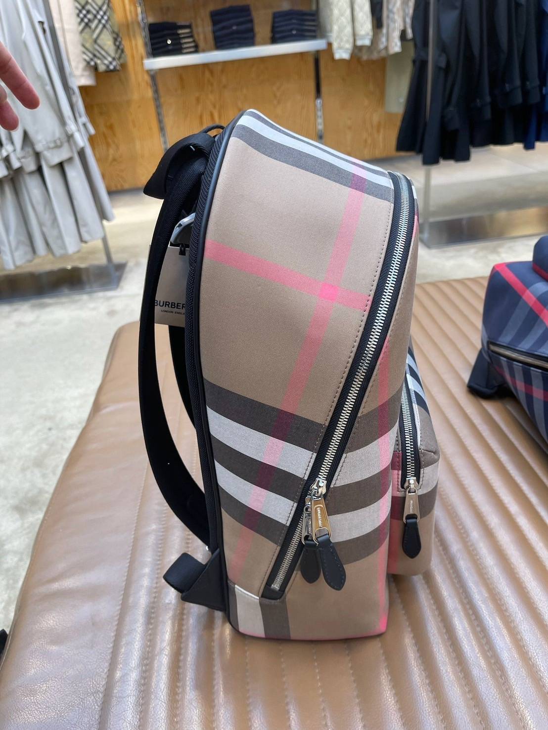 Burberry 男士經典格紋後背包