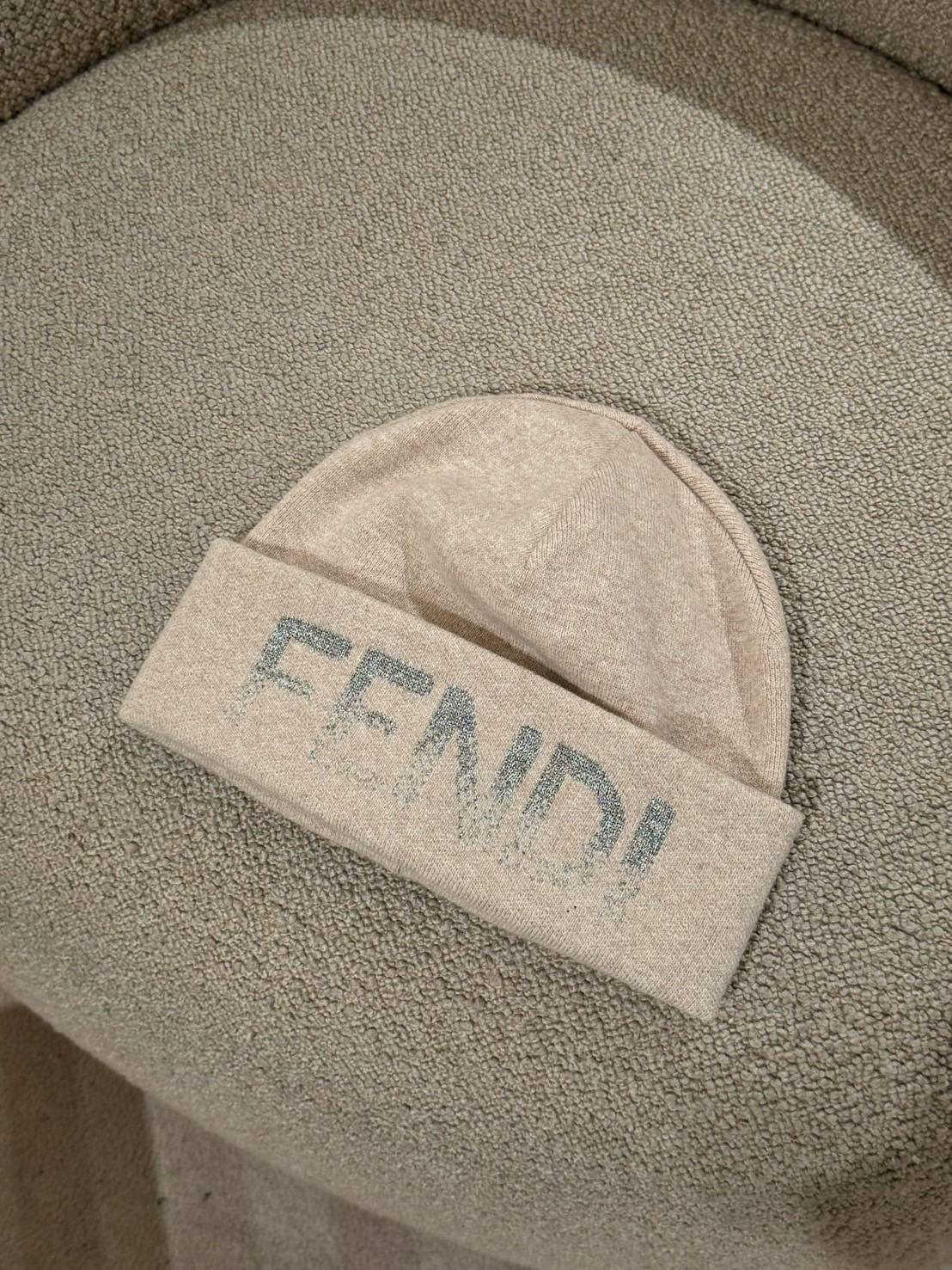 FENDI 沙色羊毛針織毛帽