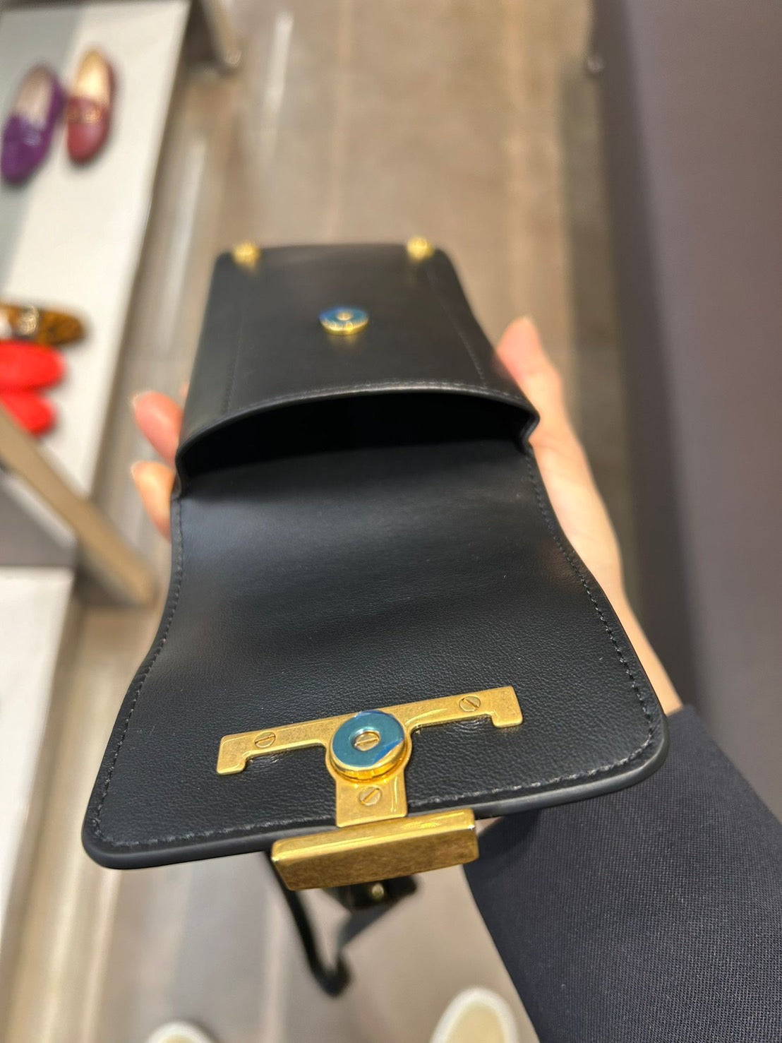 Tod's T 永恆皮革手機座