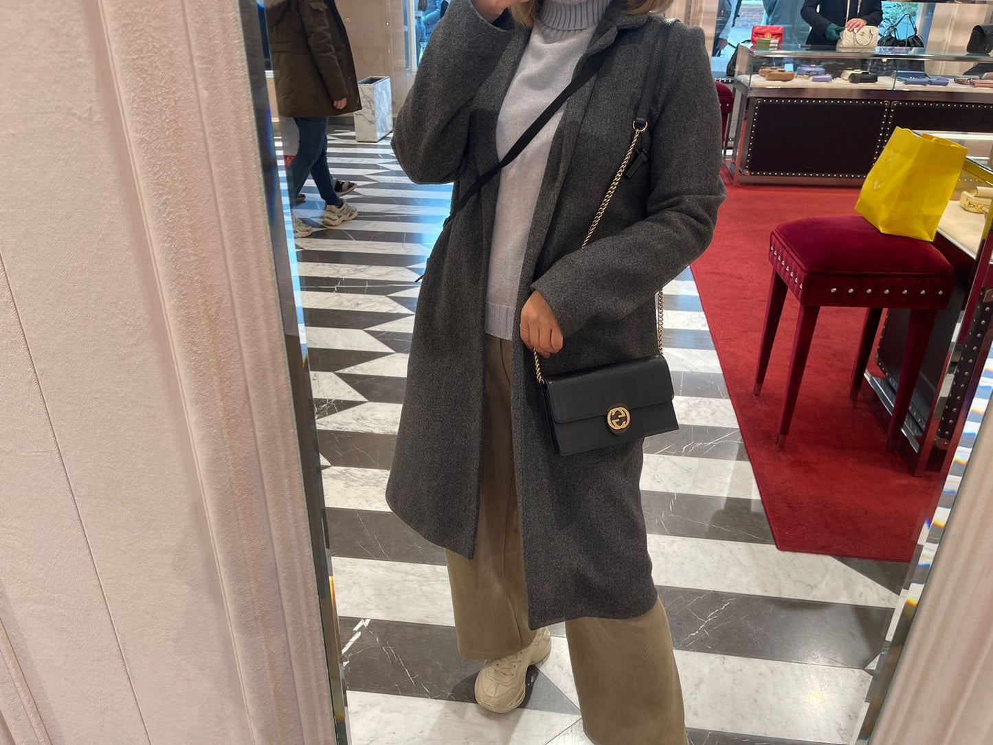 Gucci 標誌互扣小牛皮小包黑色