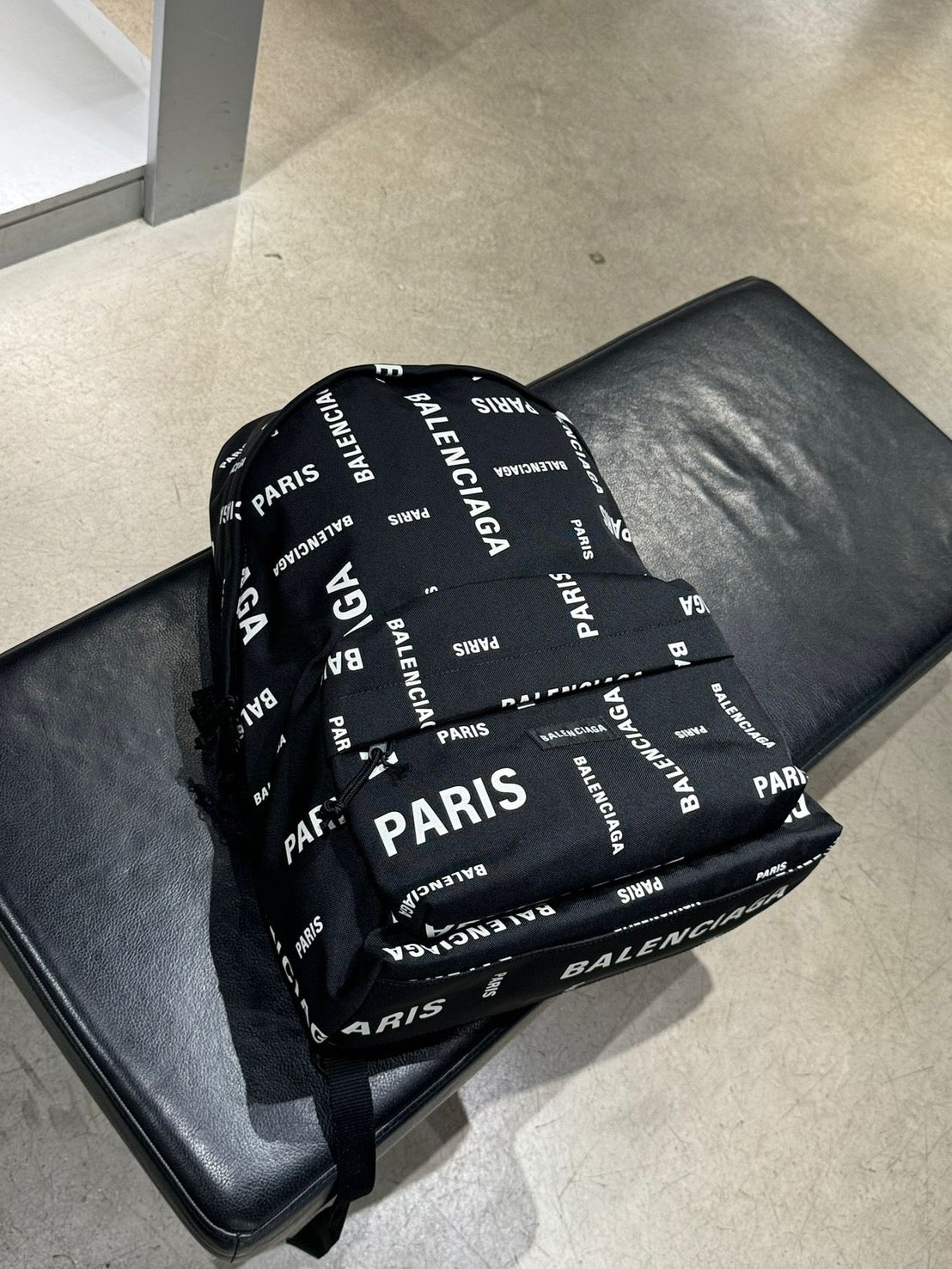 Balenciaga Explorer 全身標誌再生尼龍背包