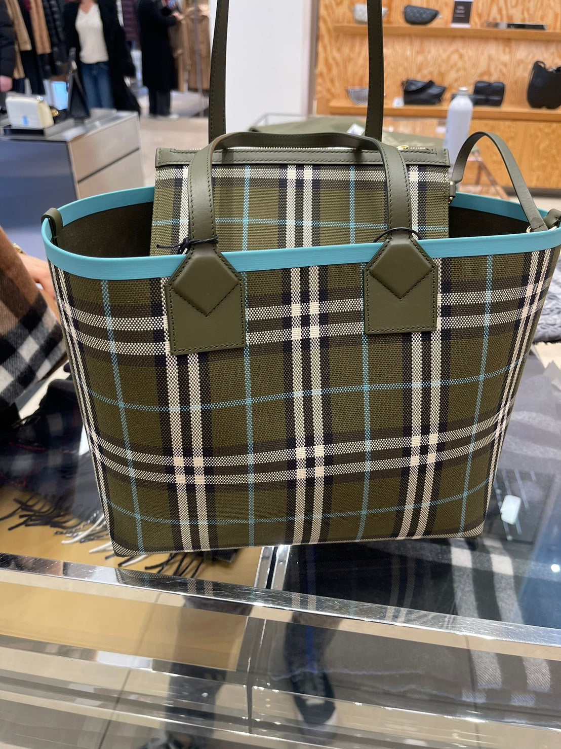 Burberry 格紋托特包
