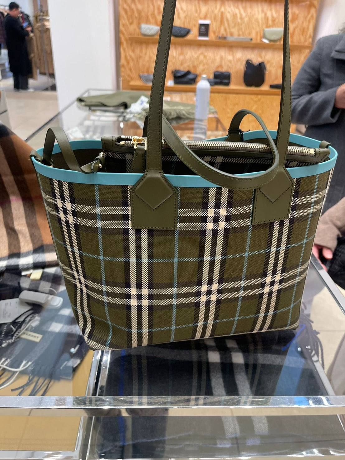 Burberry 格紋托特包