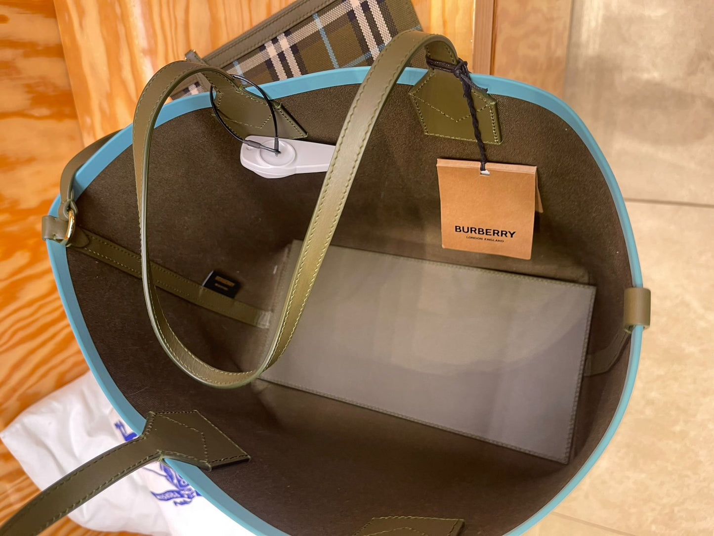 Burberry 格紋托特包