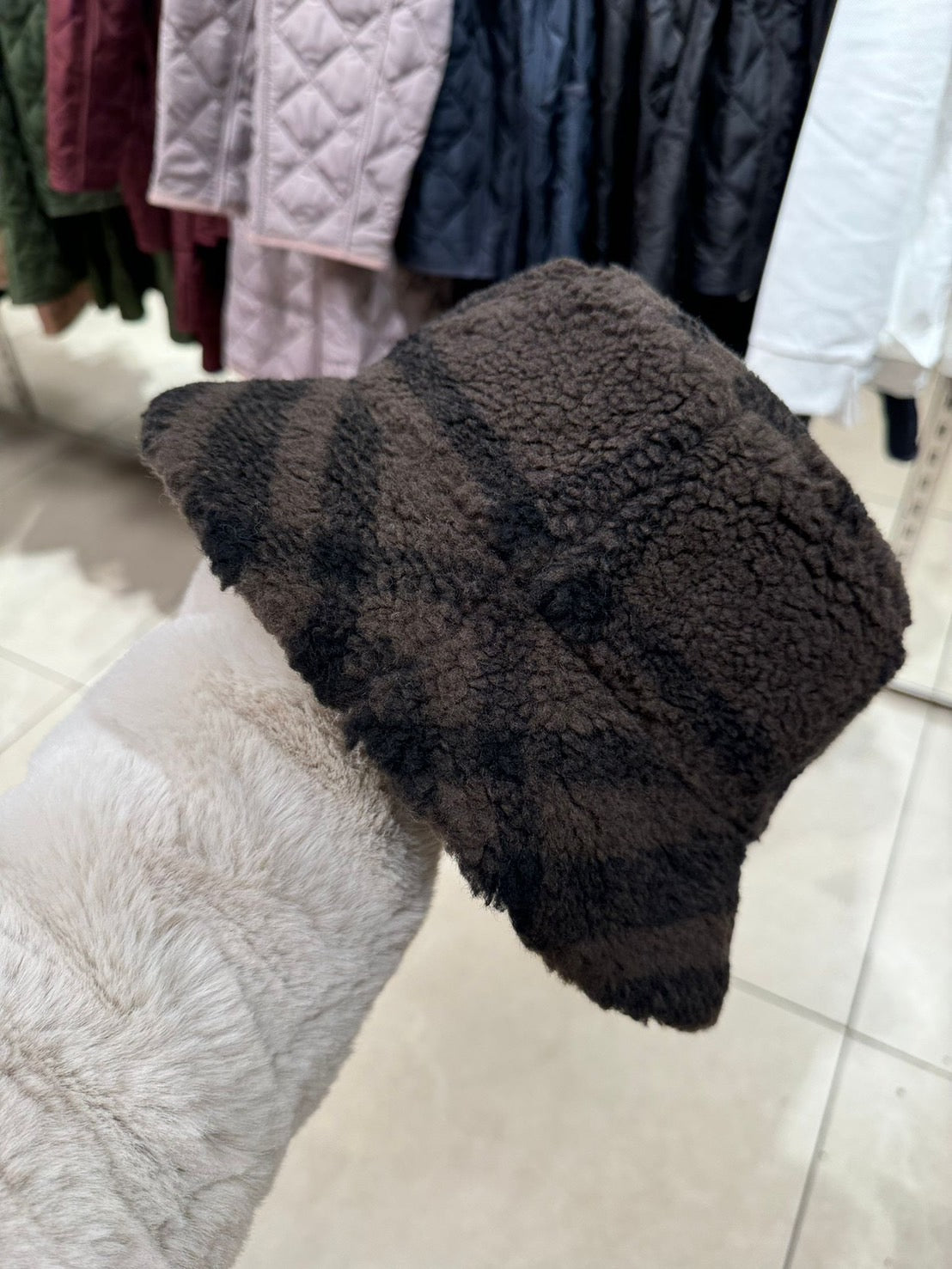 Burberry 雙面保暖漁夫帽