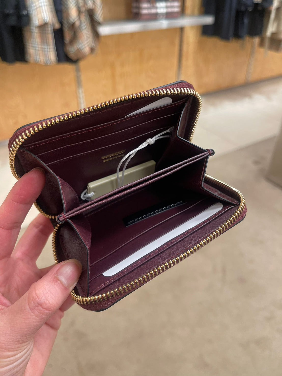 Burberry 口袋皮夾