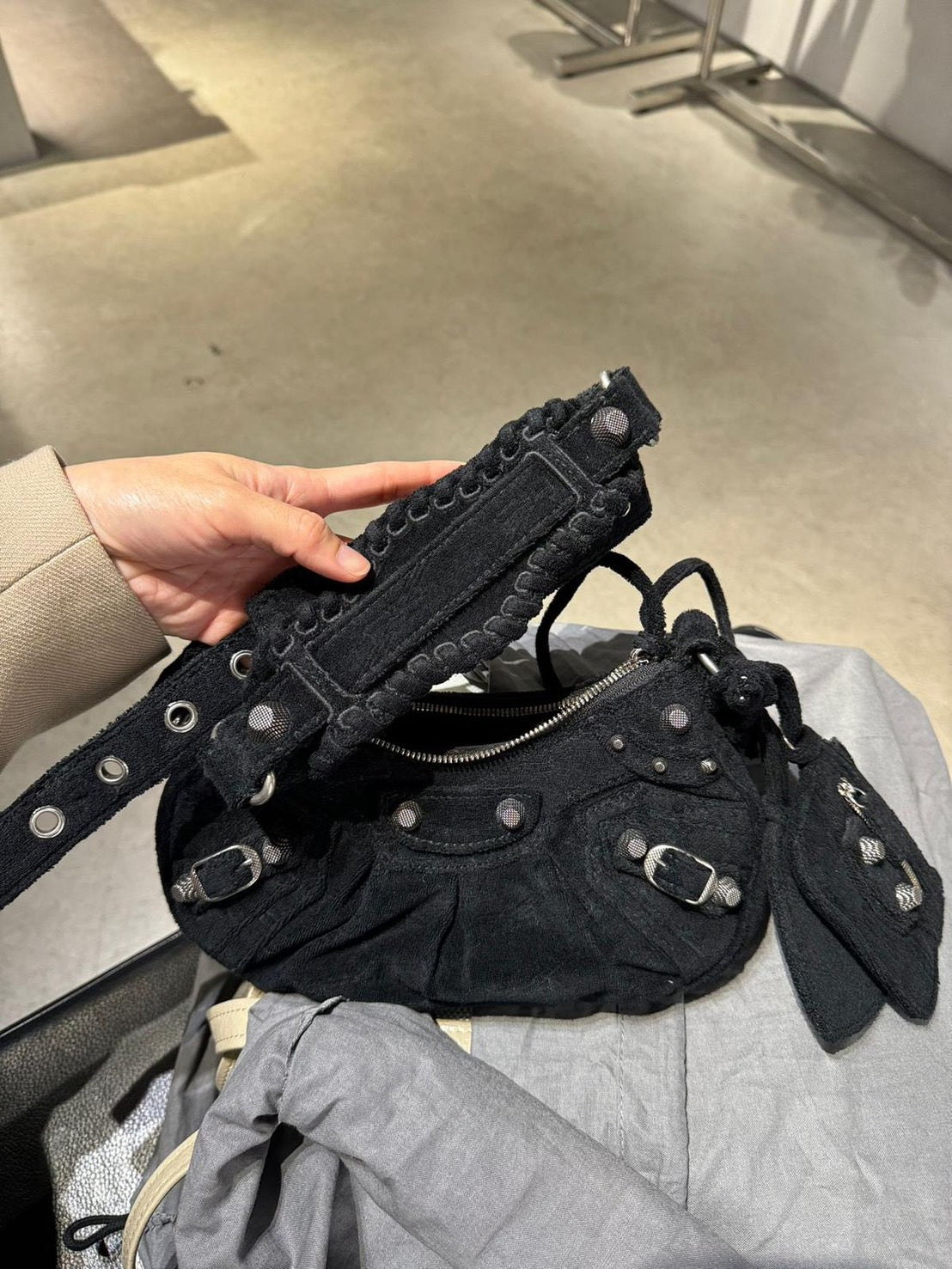 Balenciaga 巴黎世家 天鵝絨單肩包