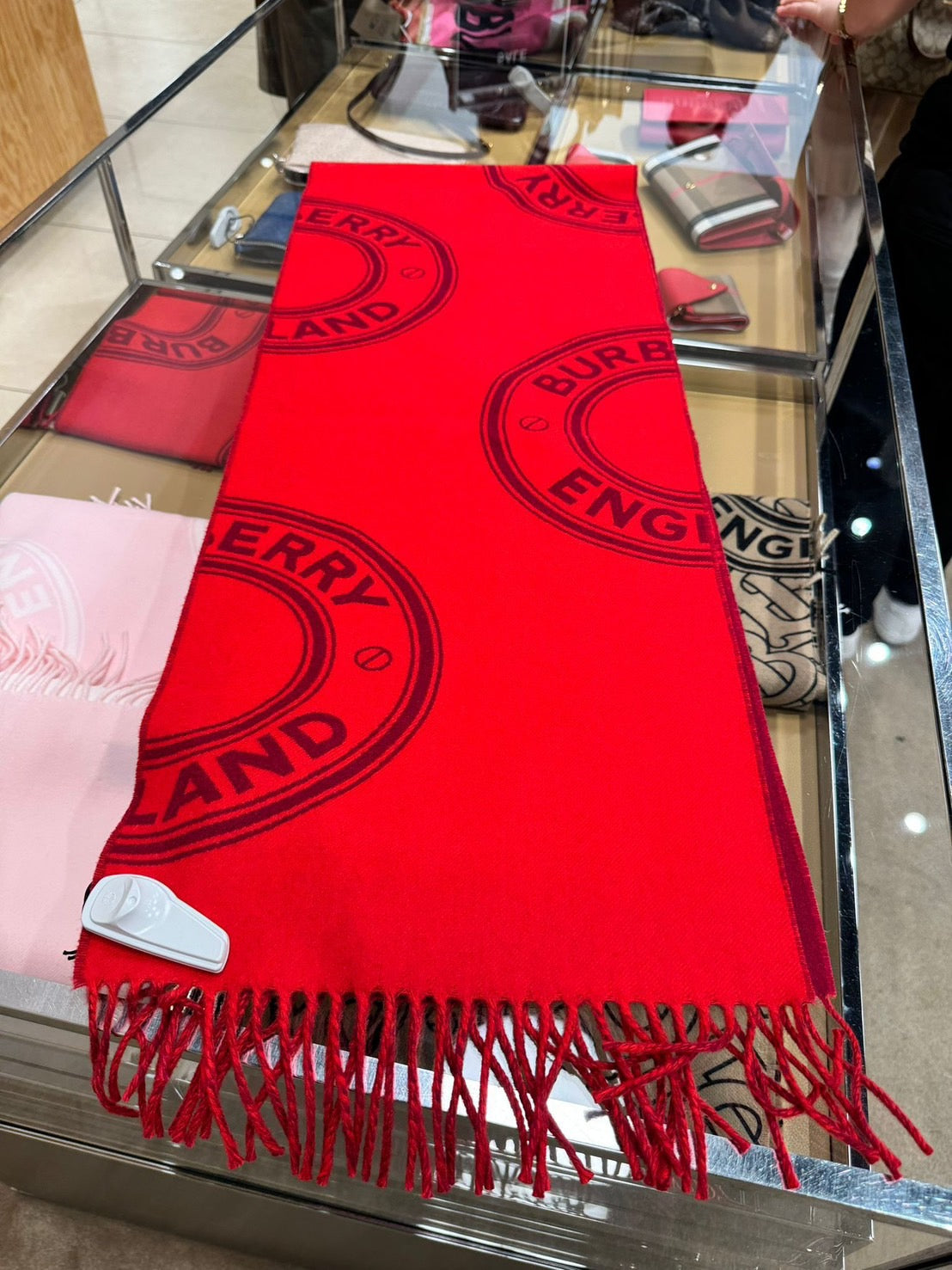 Burberry 大Logo 紅色羊毛圍巾