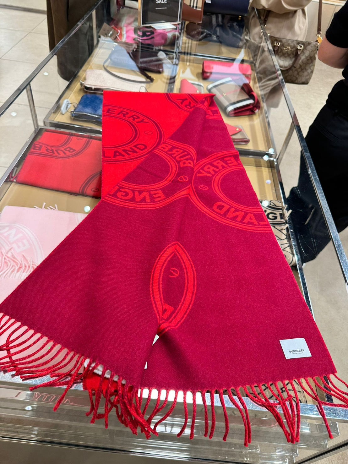 Burberry 大Logo 紅色羊毛圍巾