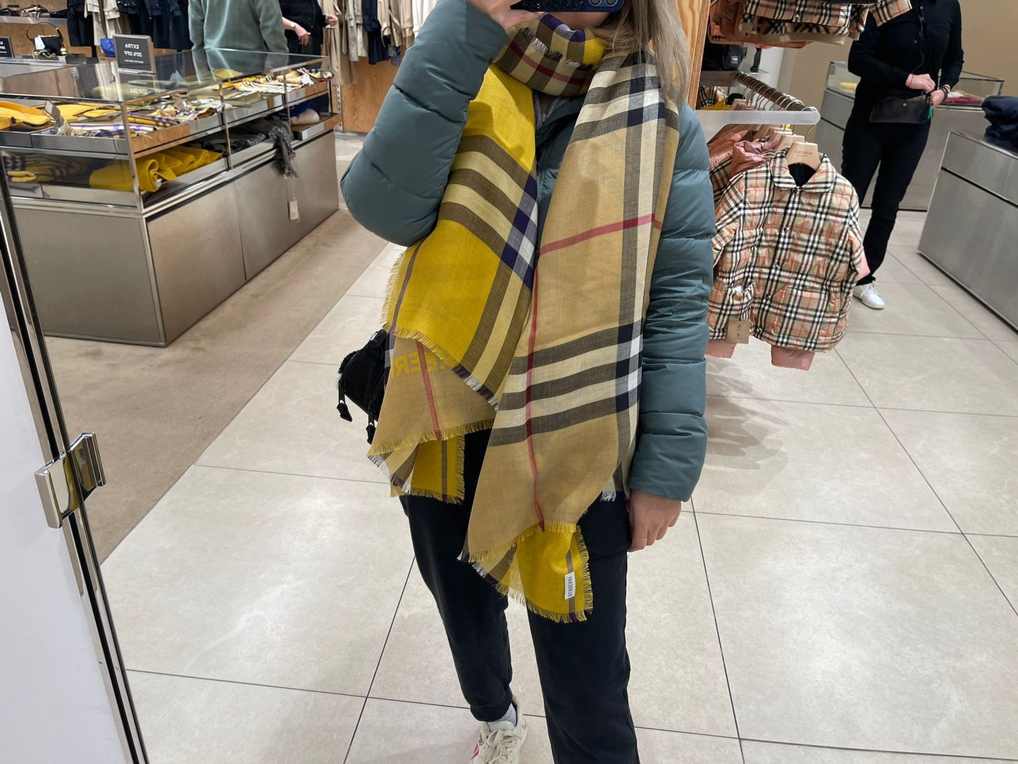 Burberry 格紋圍巾