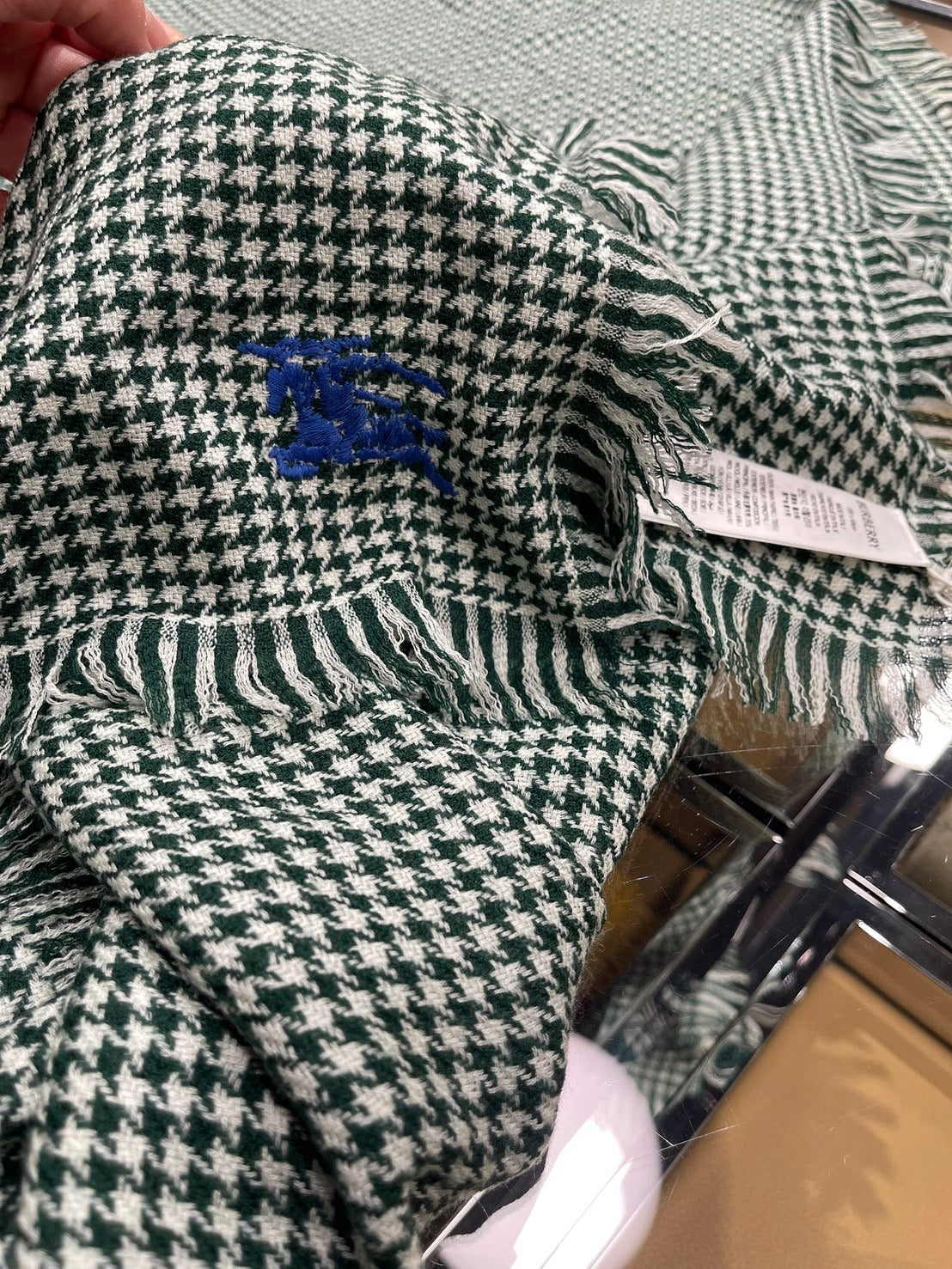 Burberry 千鳥格紋圍巾