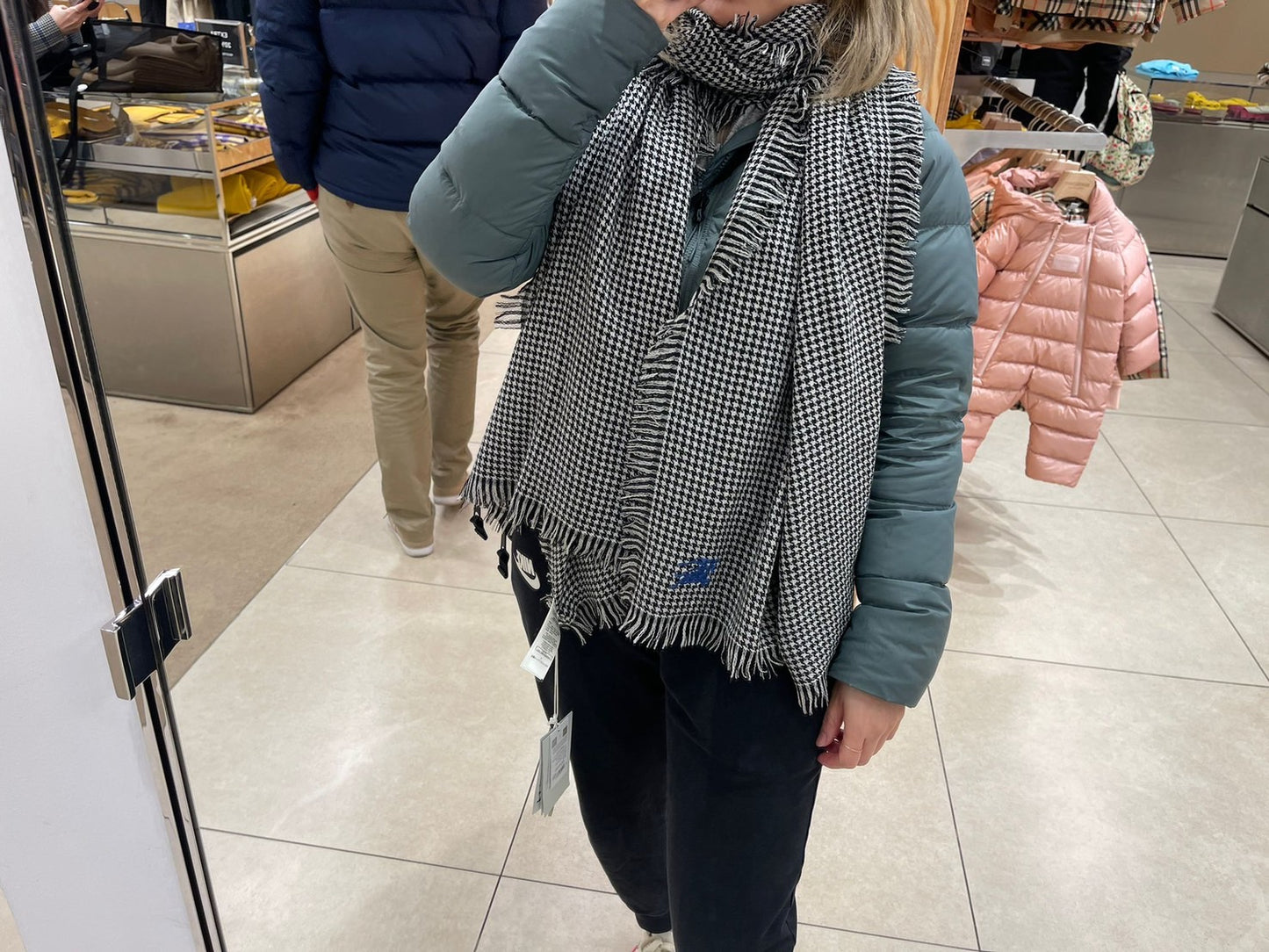 Burberry 千鳥格紋圍巾