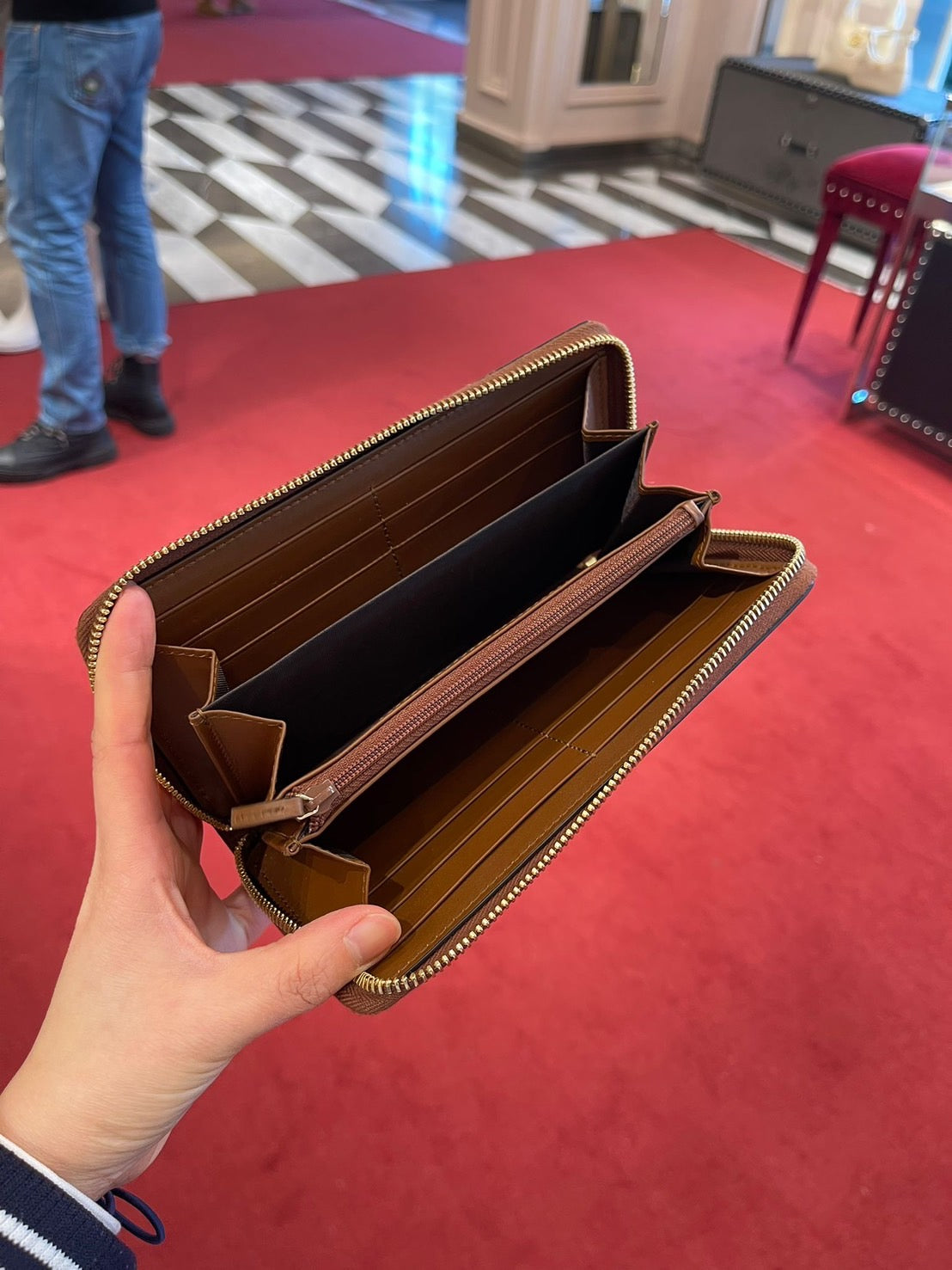 Gucci GG經典紋男士拉鍊長夾