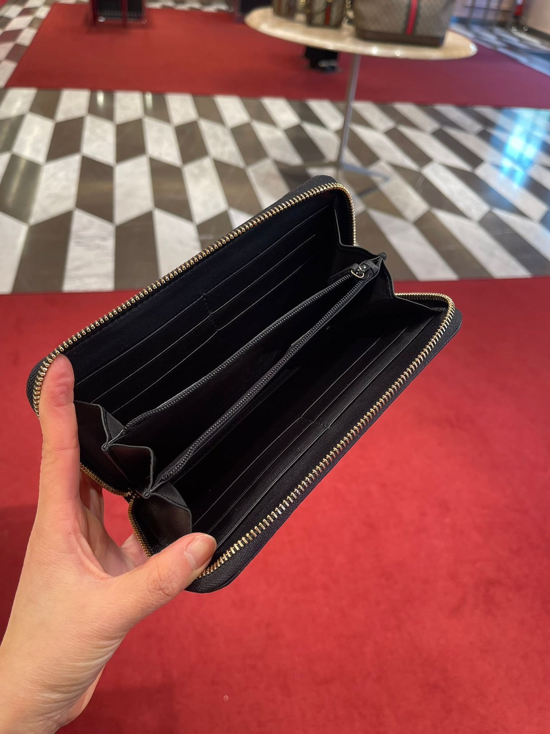 Gucci Microguccissima 拉鍊黑長夾