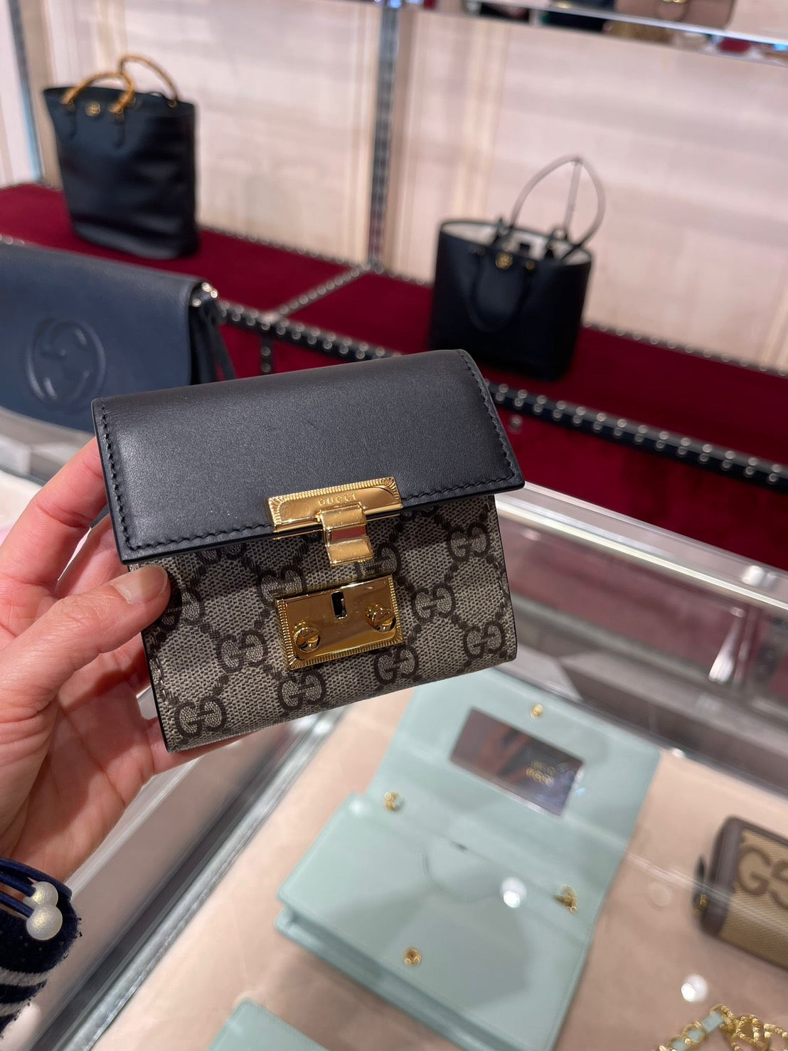 Gucci GG Supreme 經典棕黑三折錢包