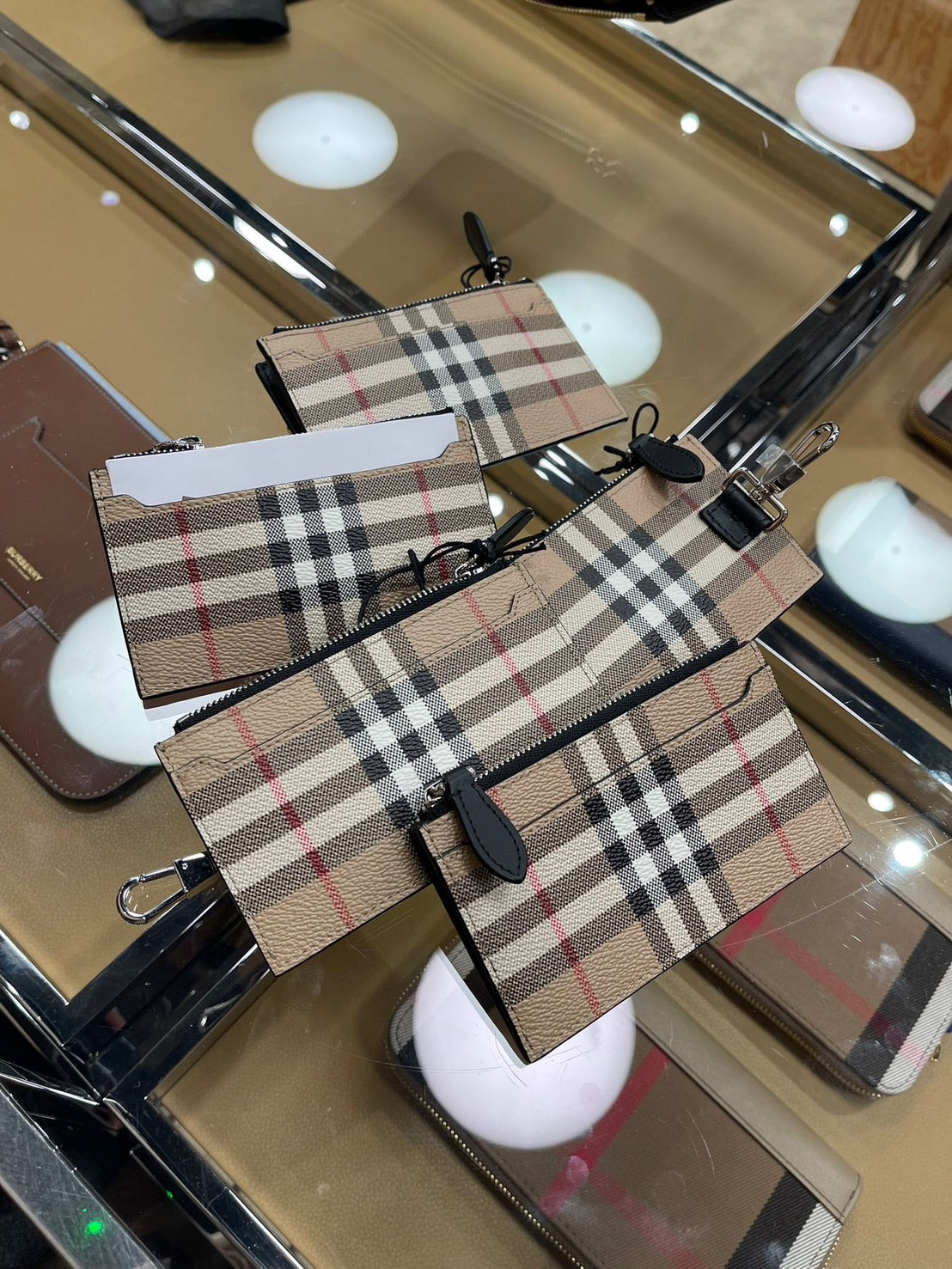 Burberry 格紋塗層帆布皮革邊飾拉鍊卡片夾