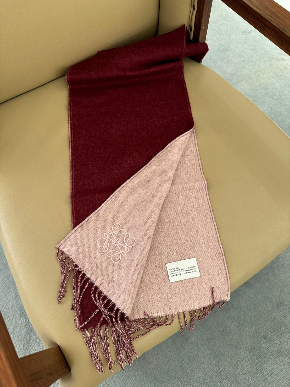 Loewe Anagram 粉色/酒紅 雙面羊絨圍巾