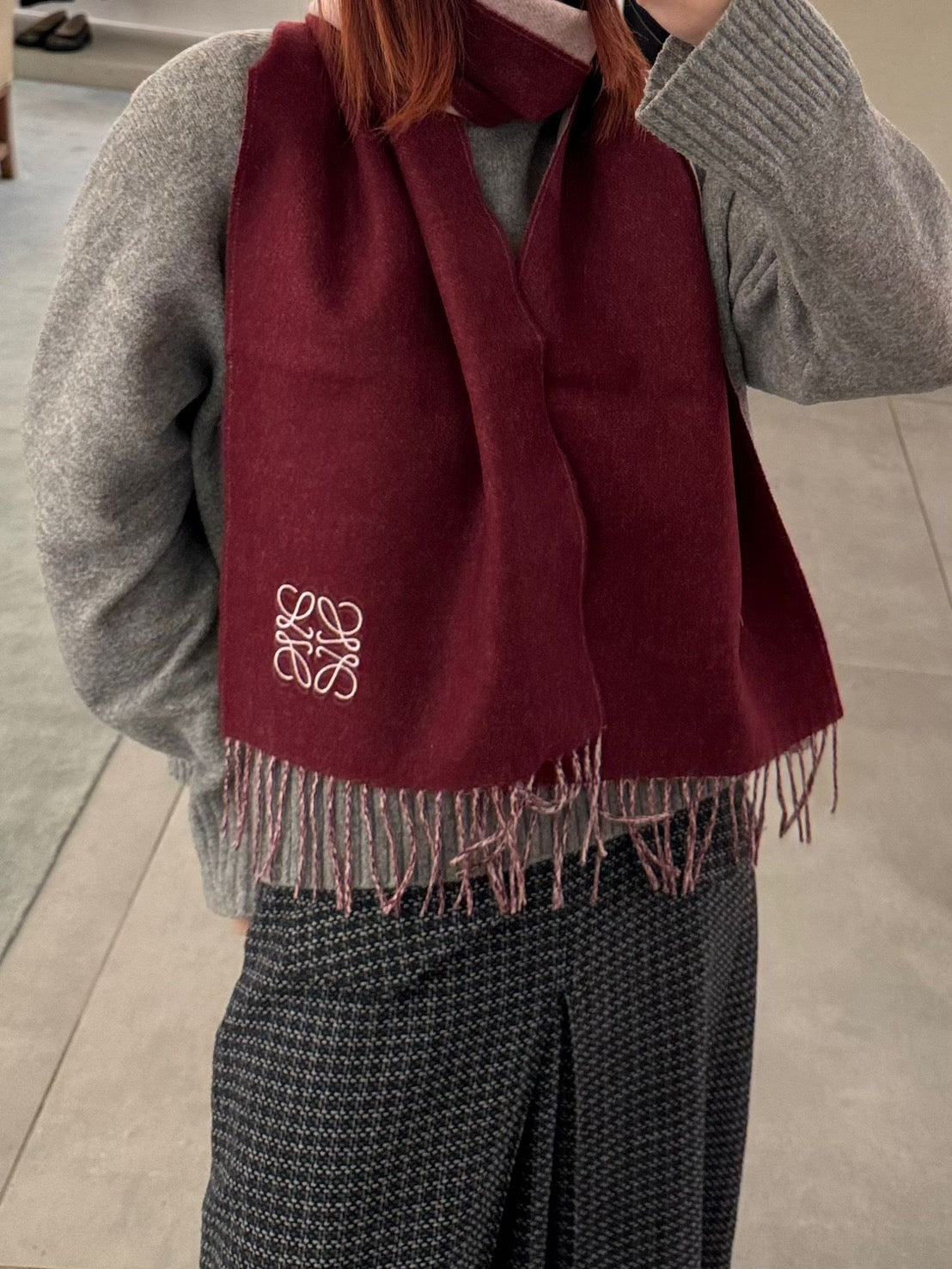 Loewe Anagram 粉色/酒紅 雙面羊絨圍巾