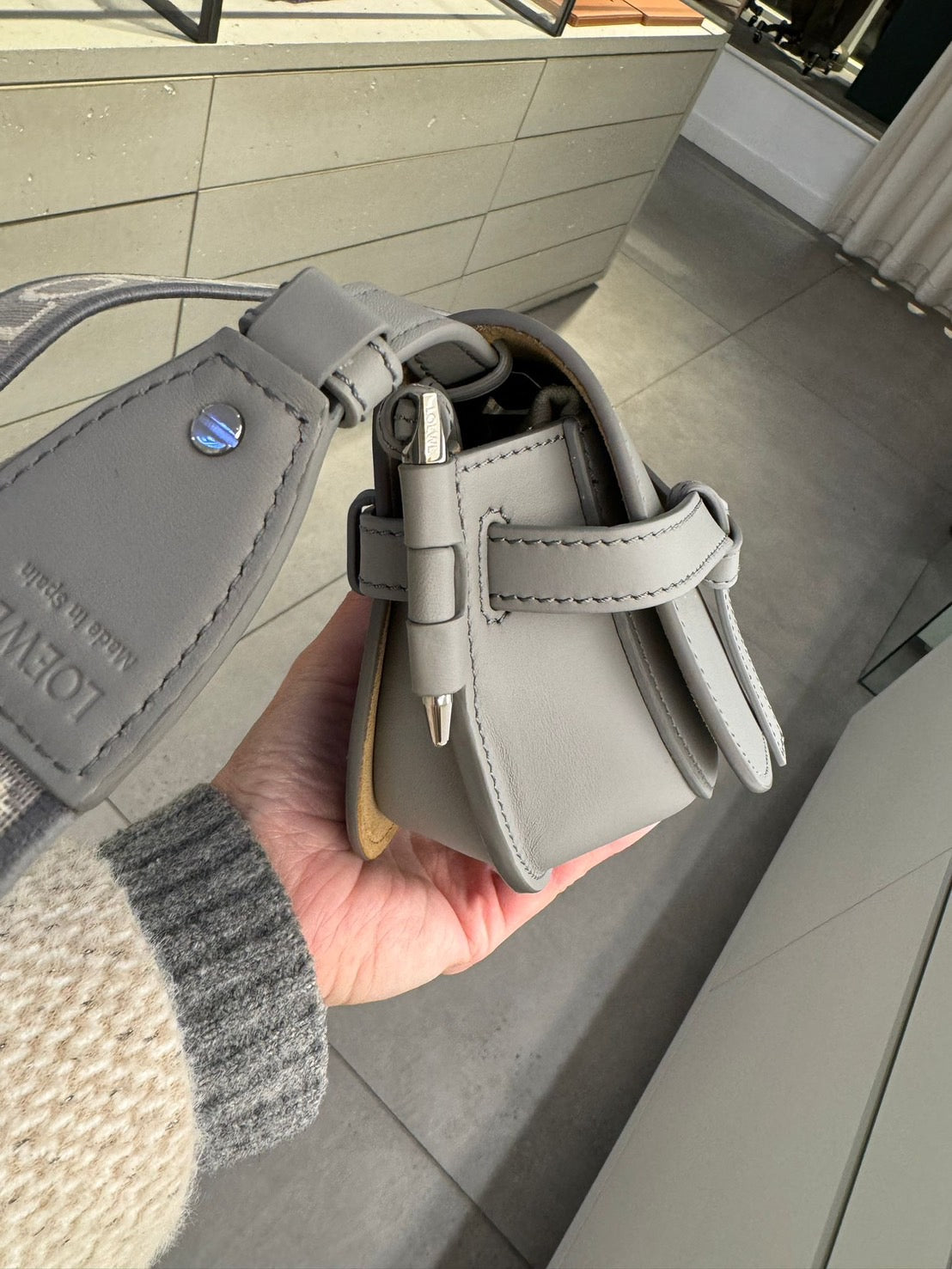 Loewe Mini Gate Dual 珍珠灰肩背包