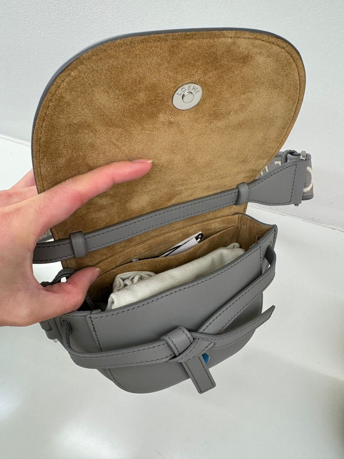 Loewe Mini Gate Dual 珍珠灰肩背包