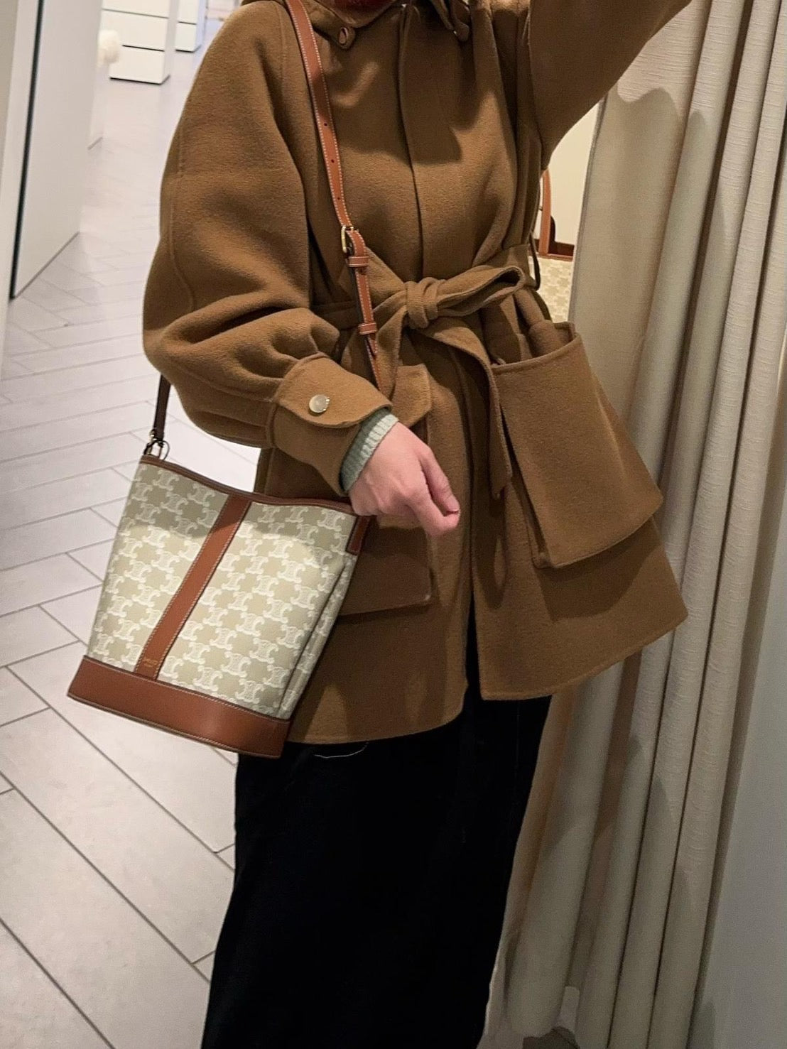 Celine Triomphe 帆布與小牛皮小水桶包