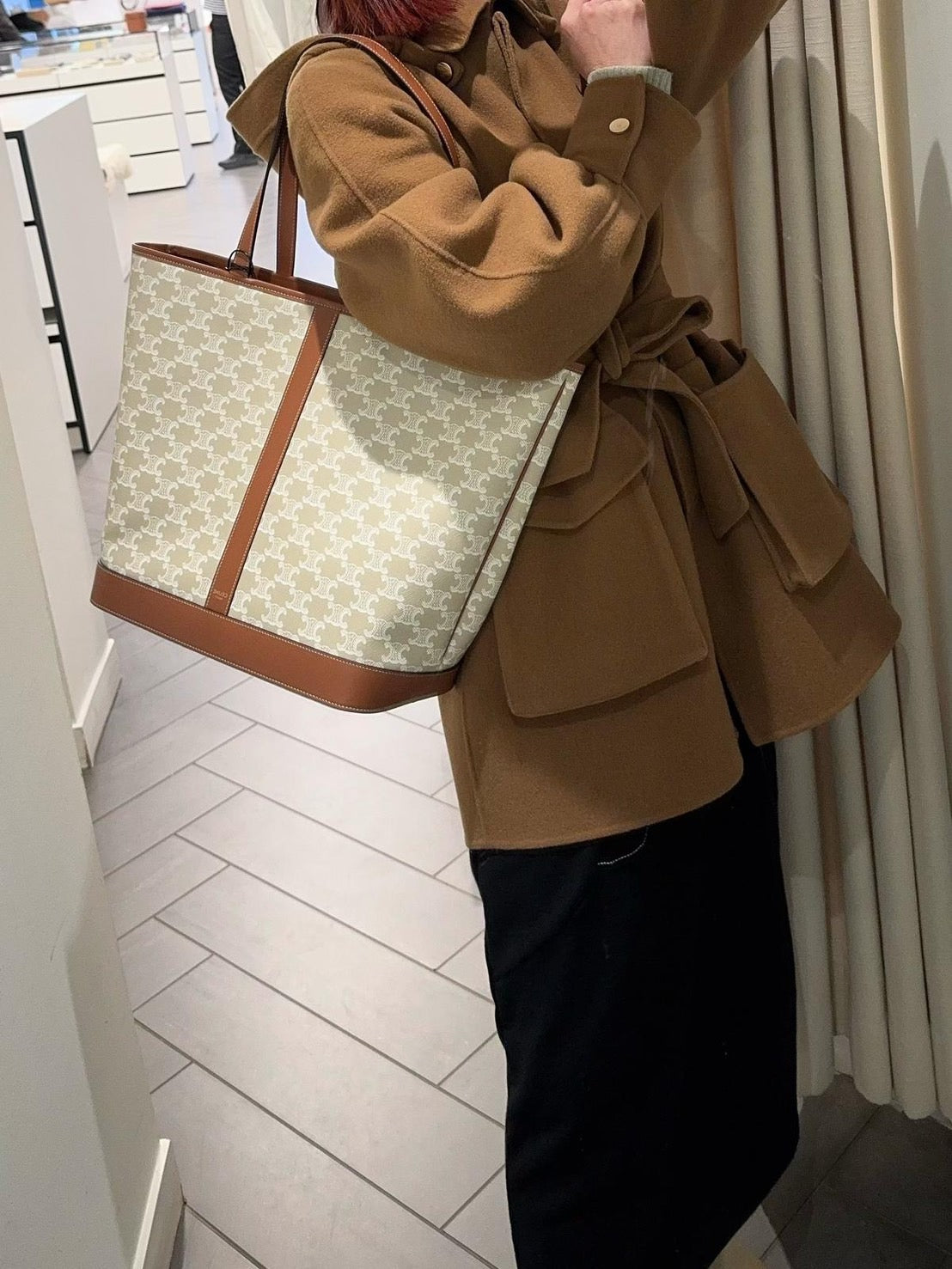 Celine 中型 Triomphe 帆布和小牛皮水桶包