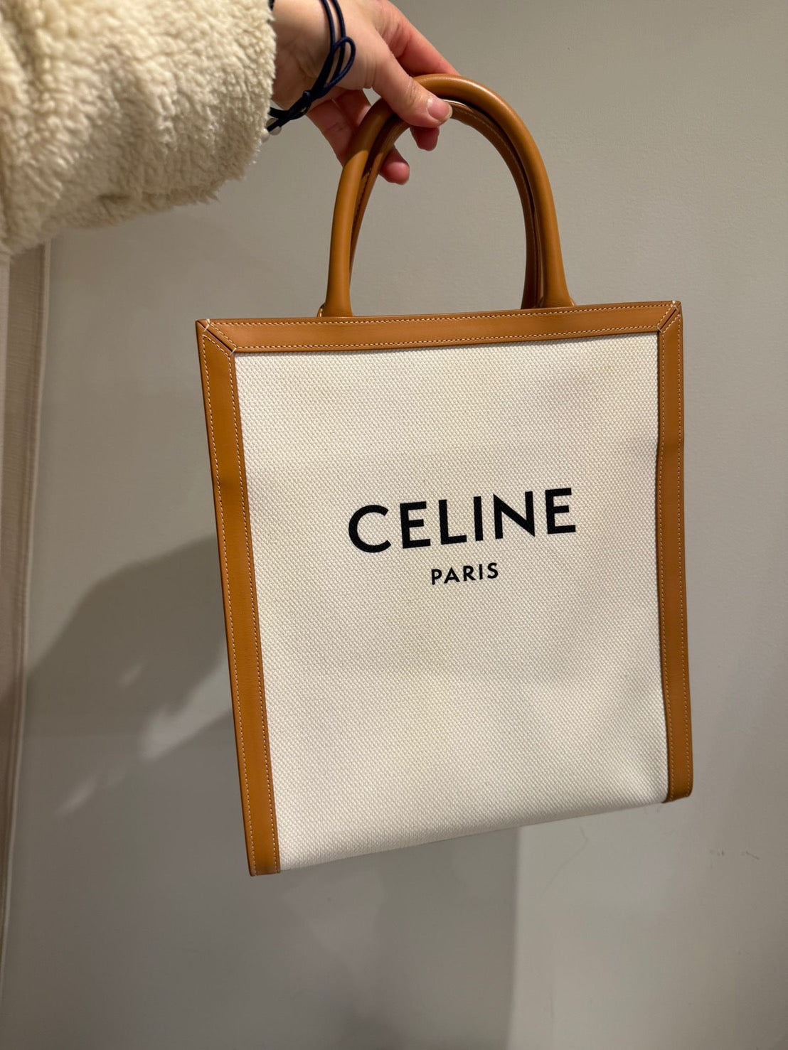 Celine Cabas Vertical 小號