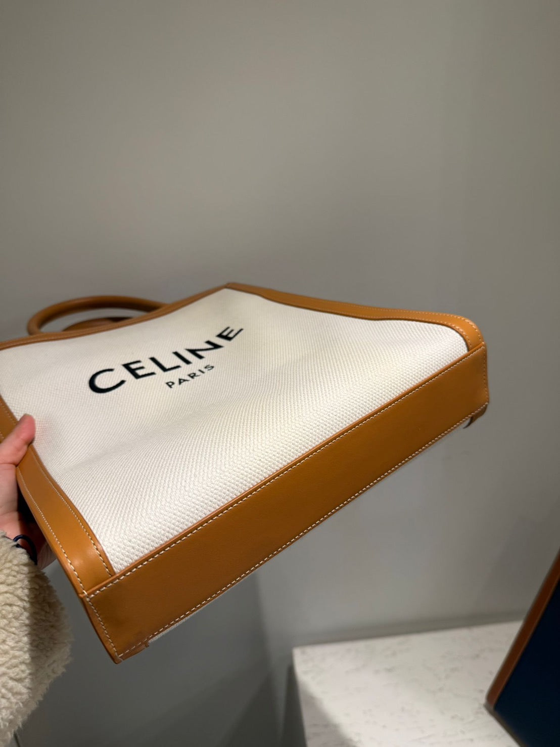 Celine Cabas Vertical 小號