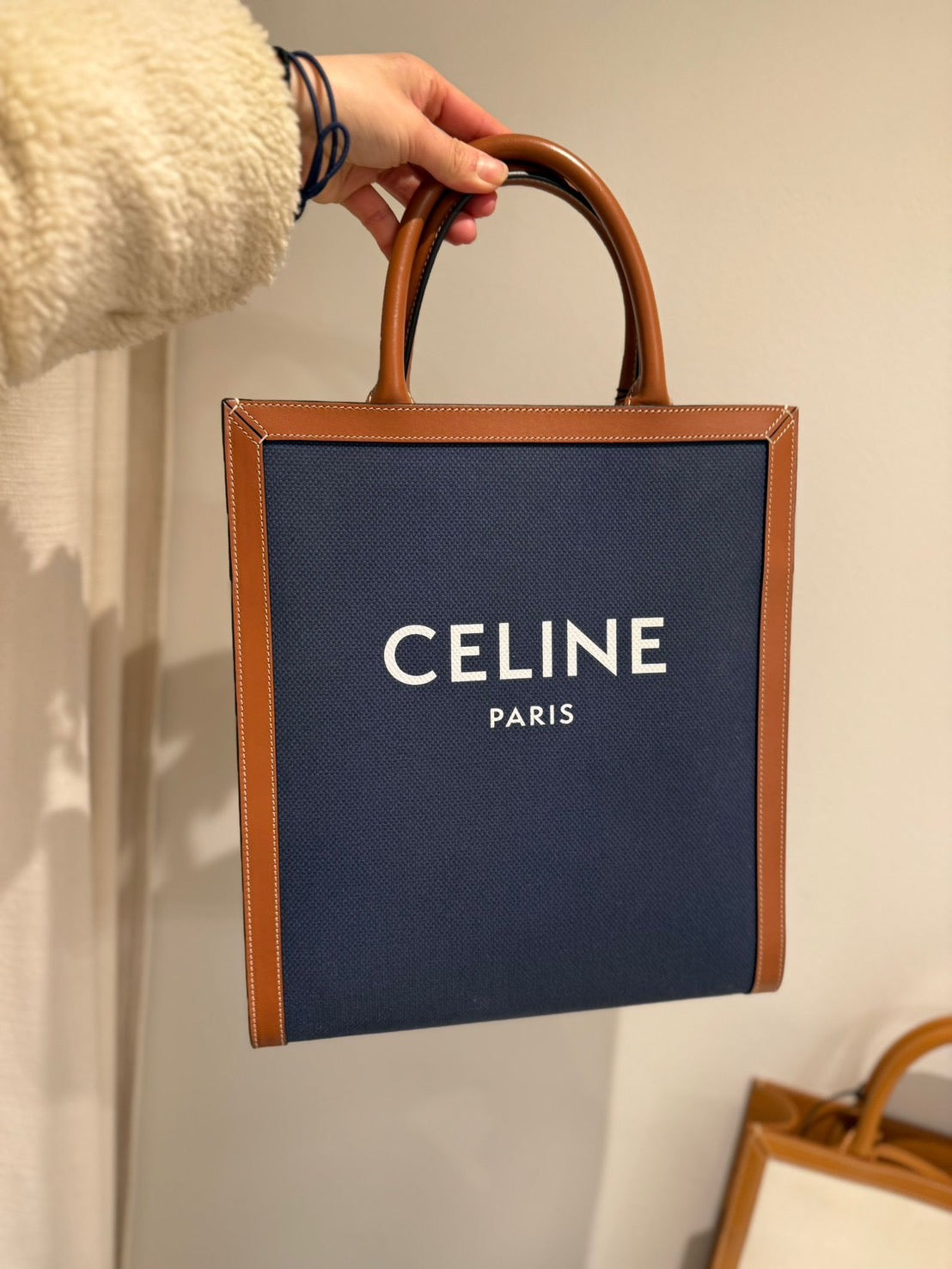 Celine Cabas Vertical 小號