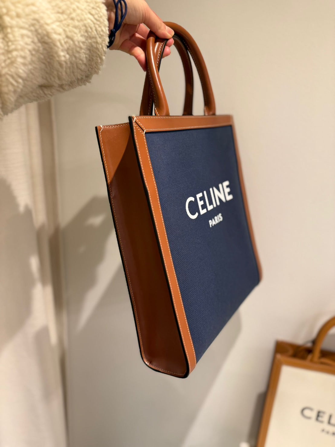 Celine Cabas Vertical 小號