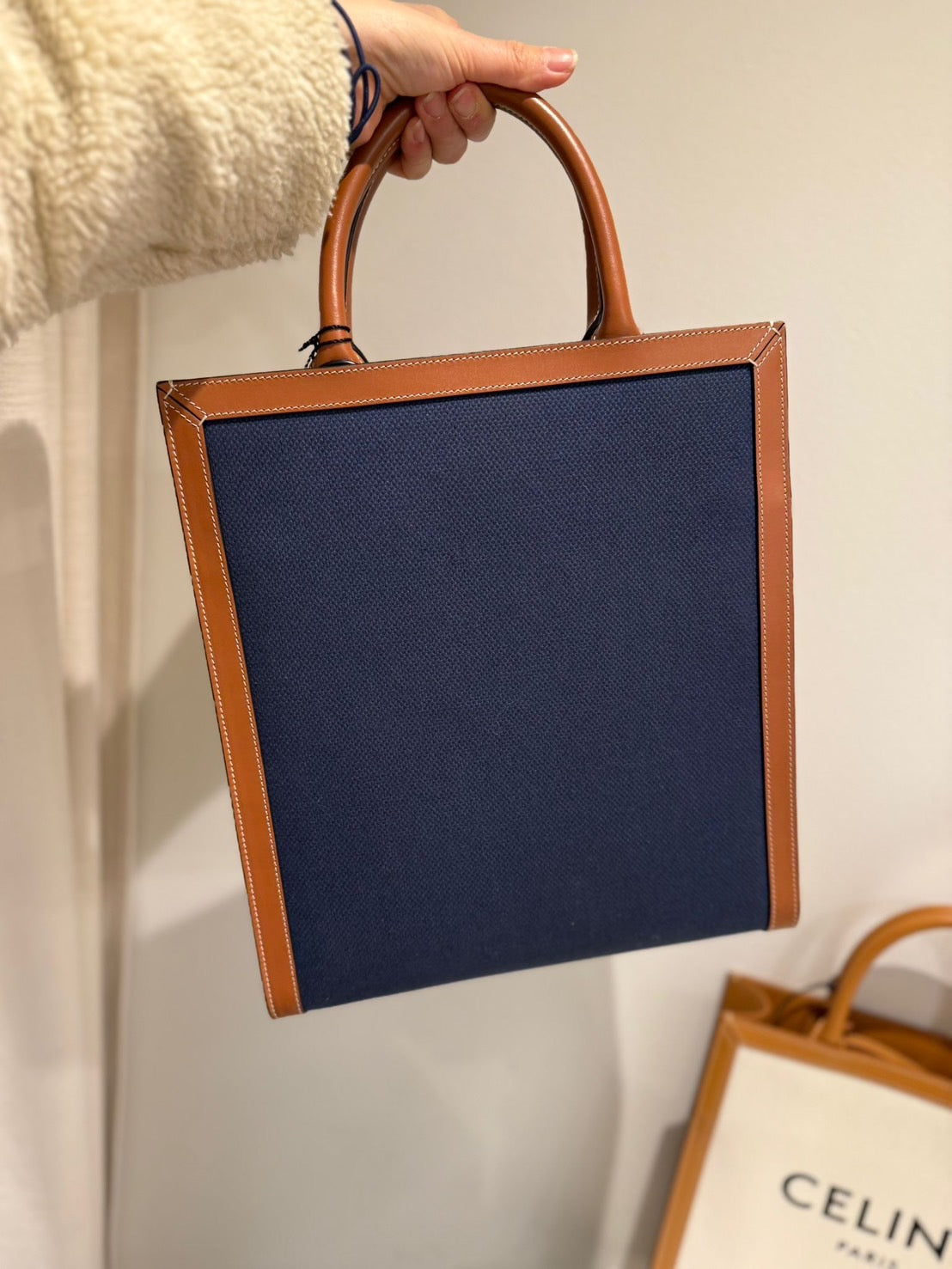 Celine Cabas Vertical 小號