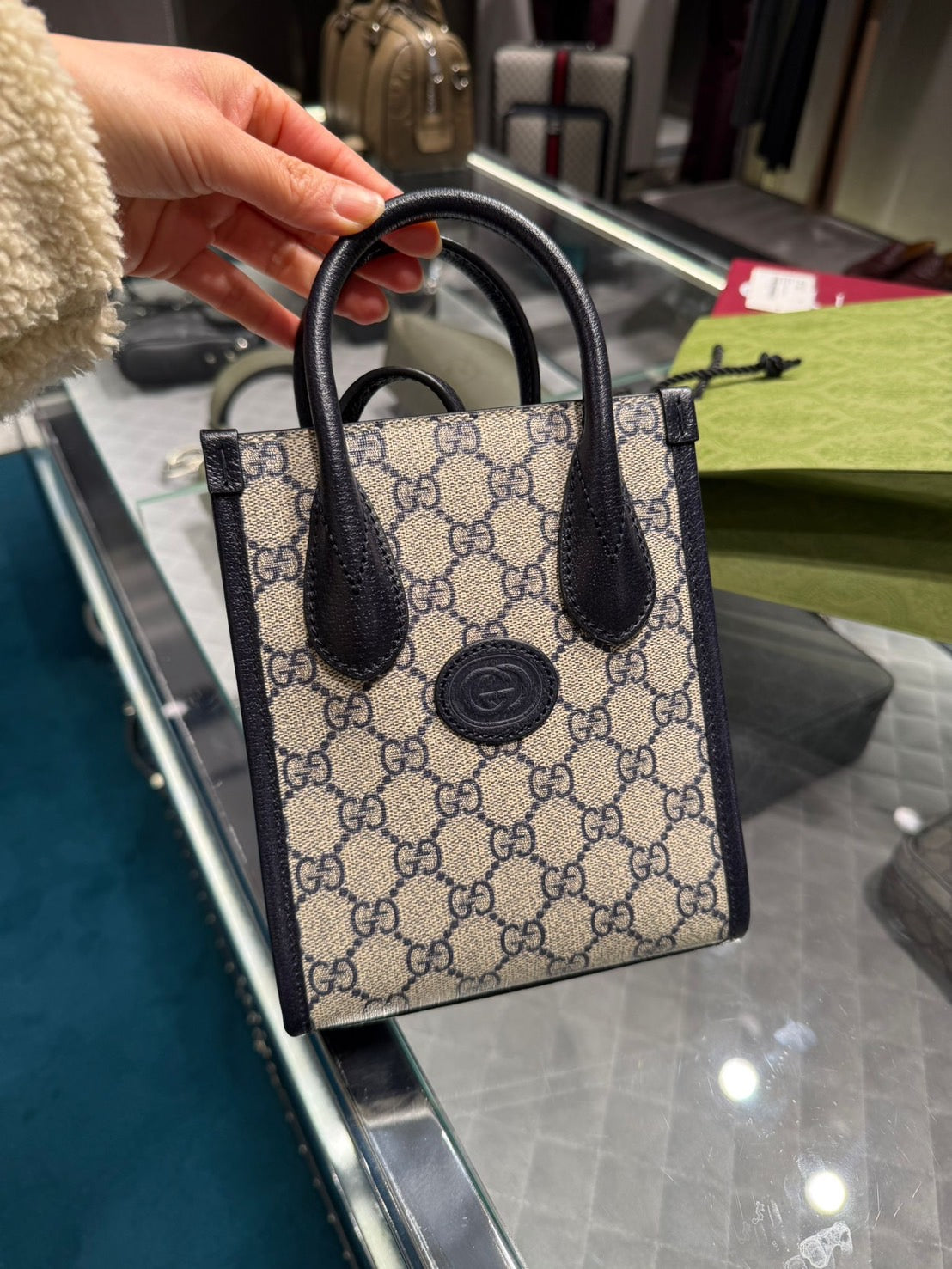 Gucci Mini GG Supreme Interlocking G 挎包