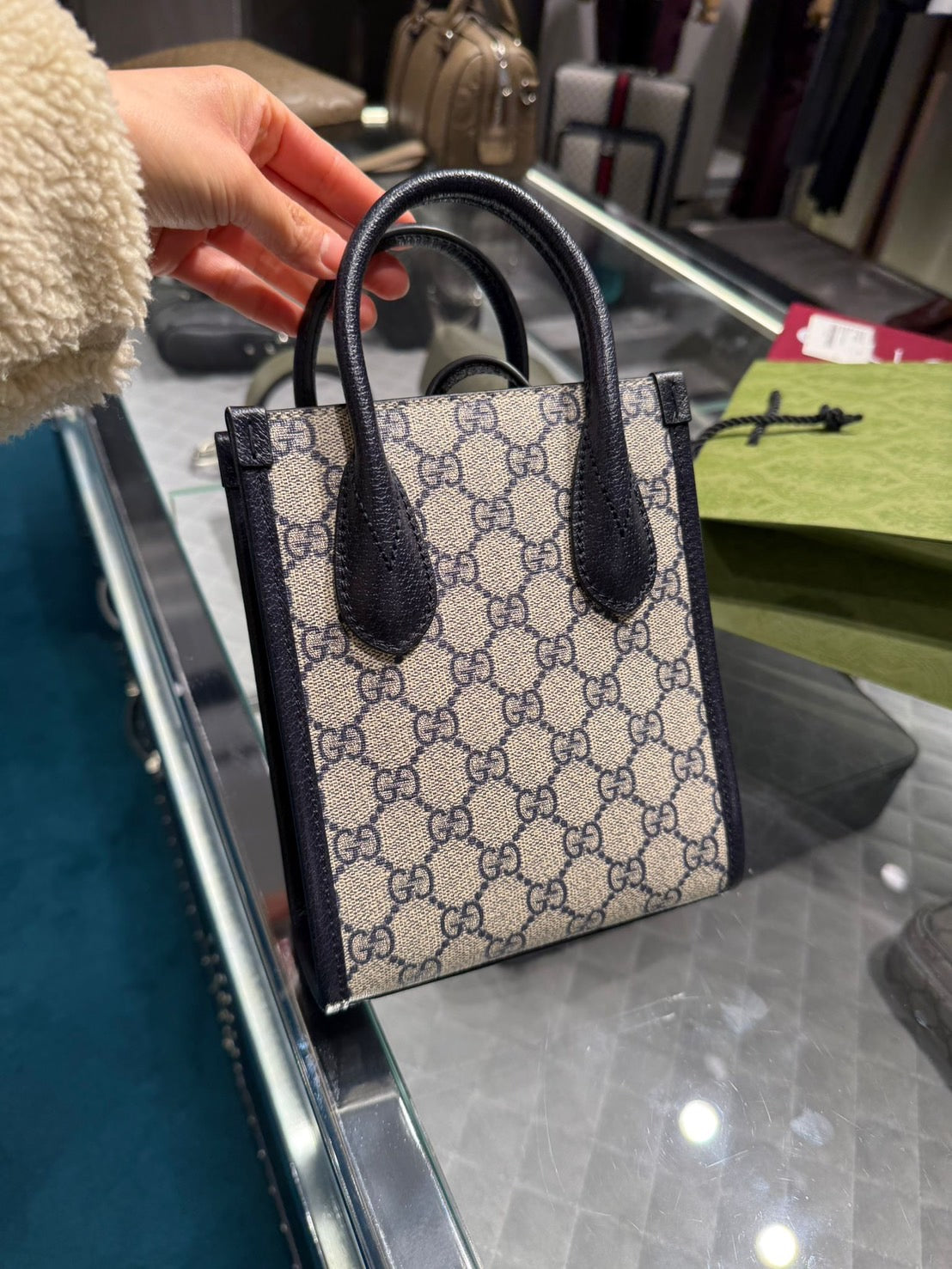 Gucci Mini GG Supreme Interlocking G 挎包