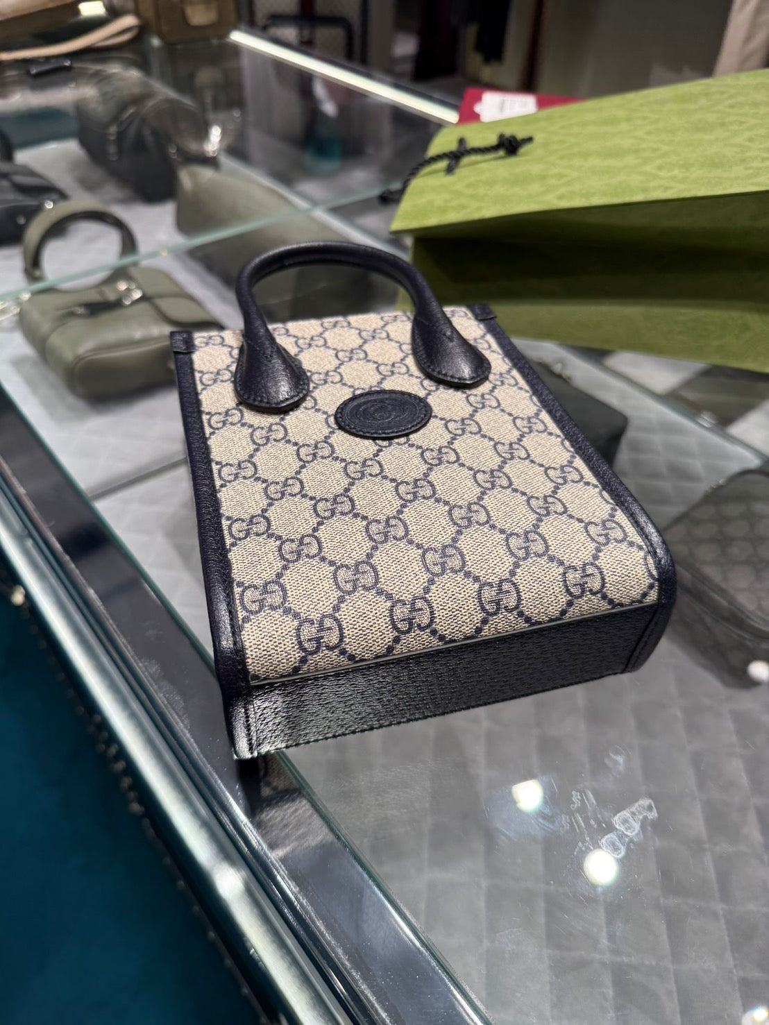 Gucci Mini GG Supreme Interlocking G 挎包
