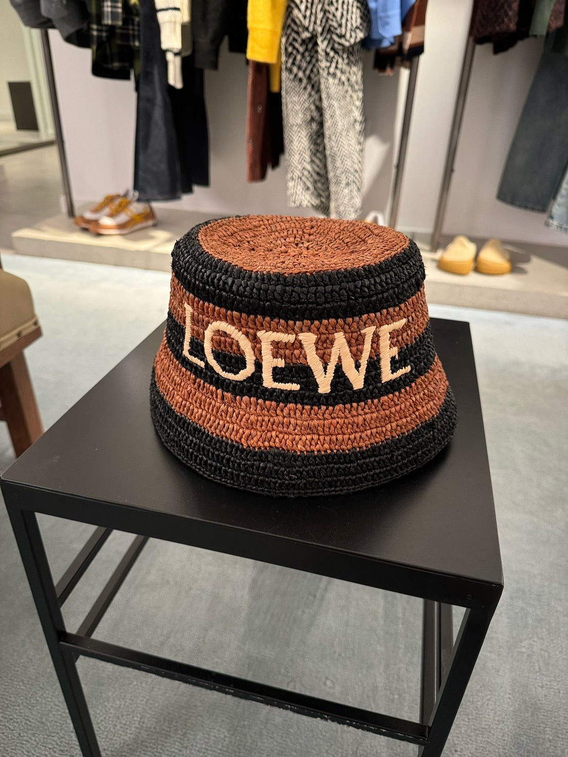 LOEWE 標誌刺繡條紋拉菲草漁夫帽