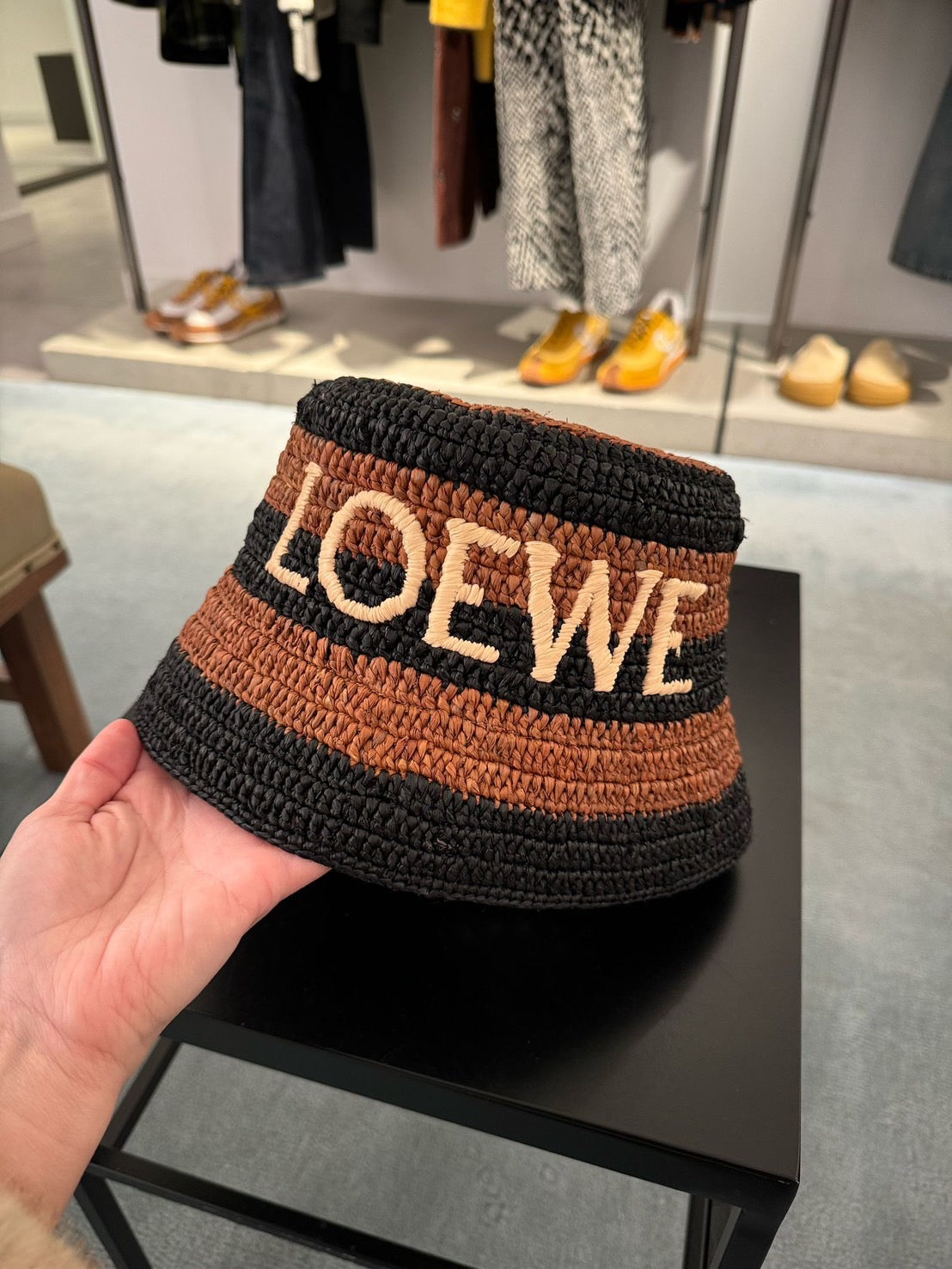 LOEWE 標誌刺繡條紋拉菲草漁夫帽