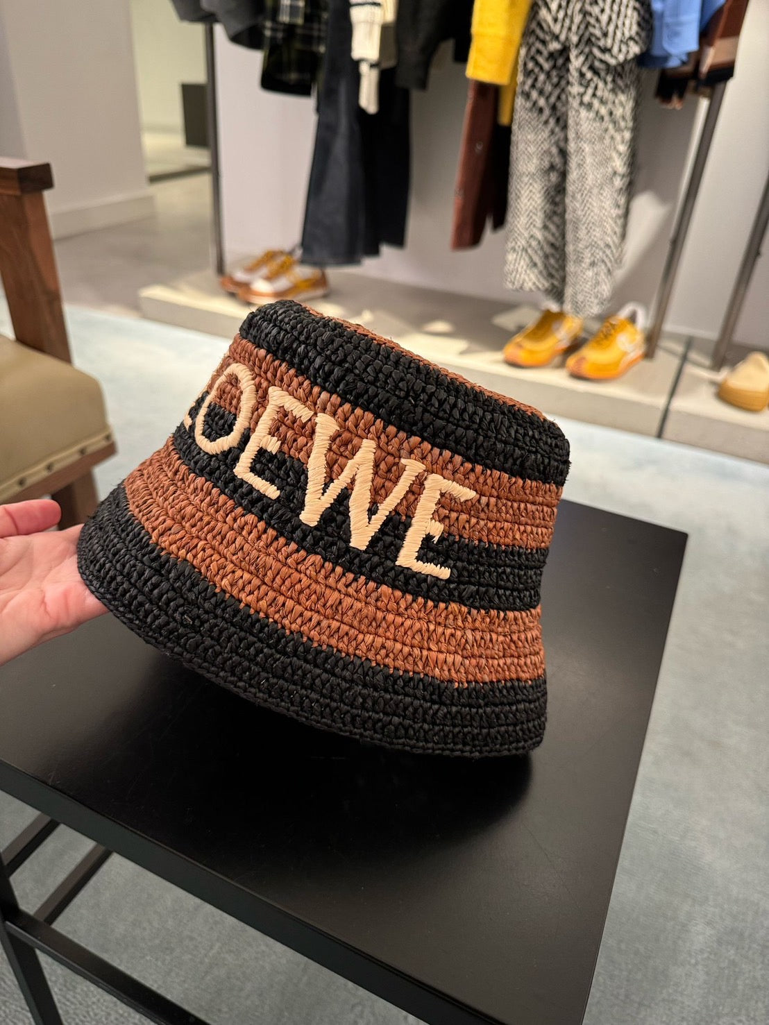 LOEWE 標誌刺繡條紋拉菲草漁夫帽