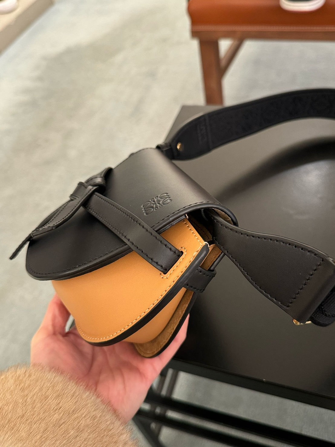 LOEWE Gate 拼色迷你皮革斜背包