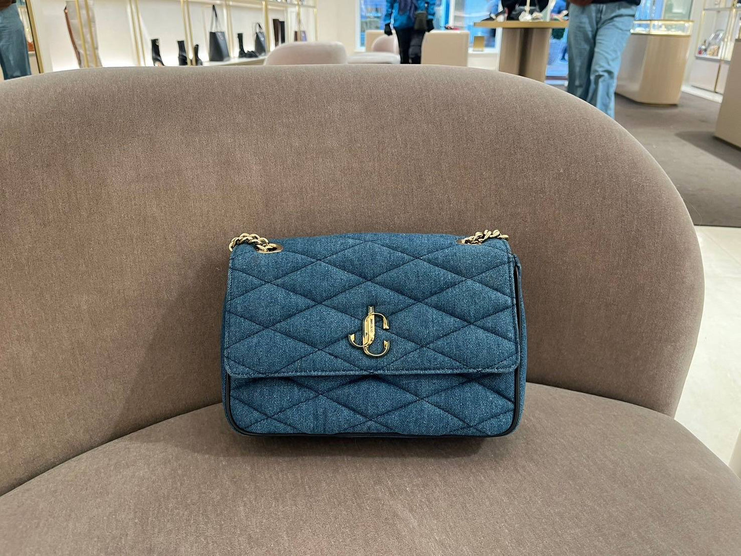 Jimmy Choo Farone 中型翻蓋包