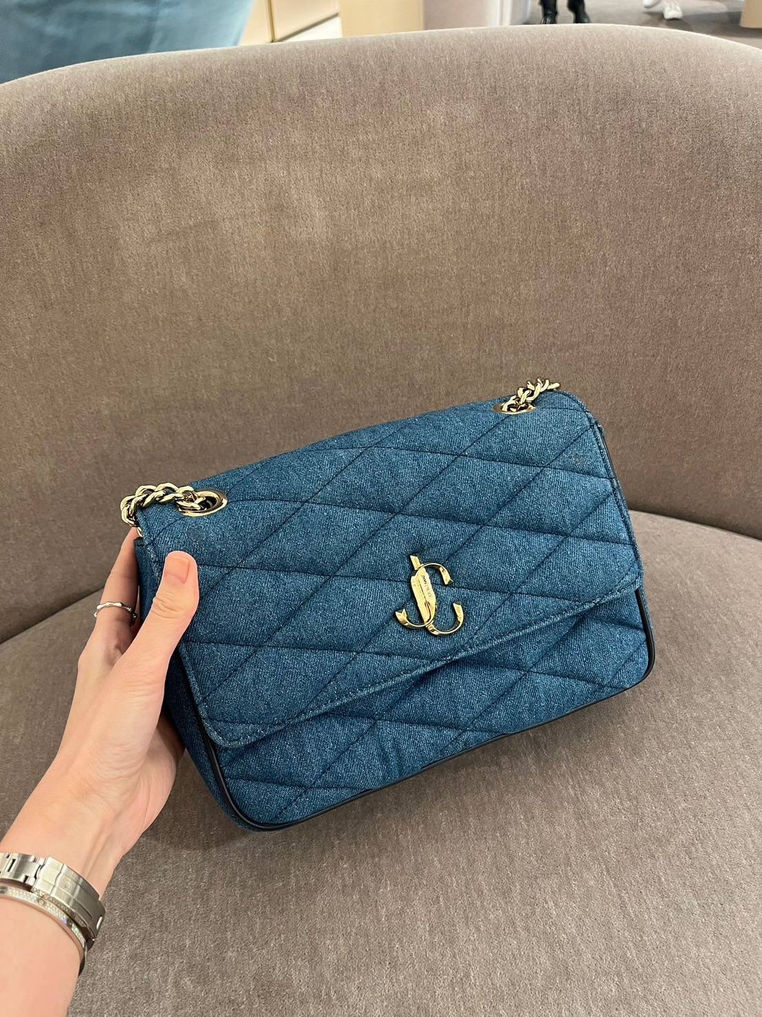 Jimmy Choo Farone 中型翻蓋包