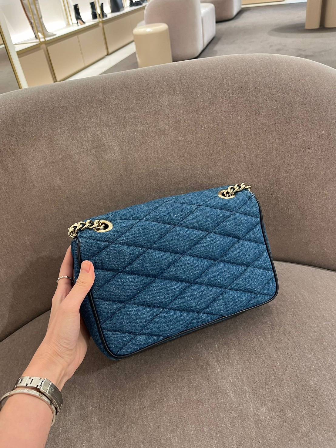 Jimmy Choo Farone 中型翻蓋包