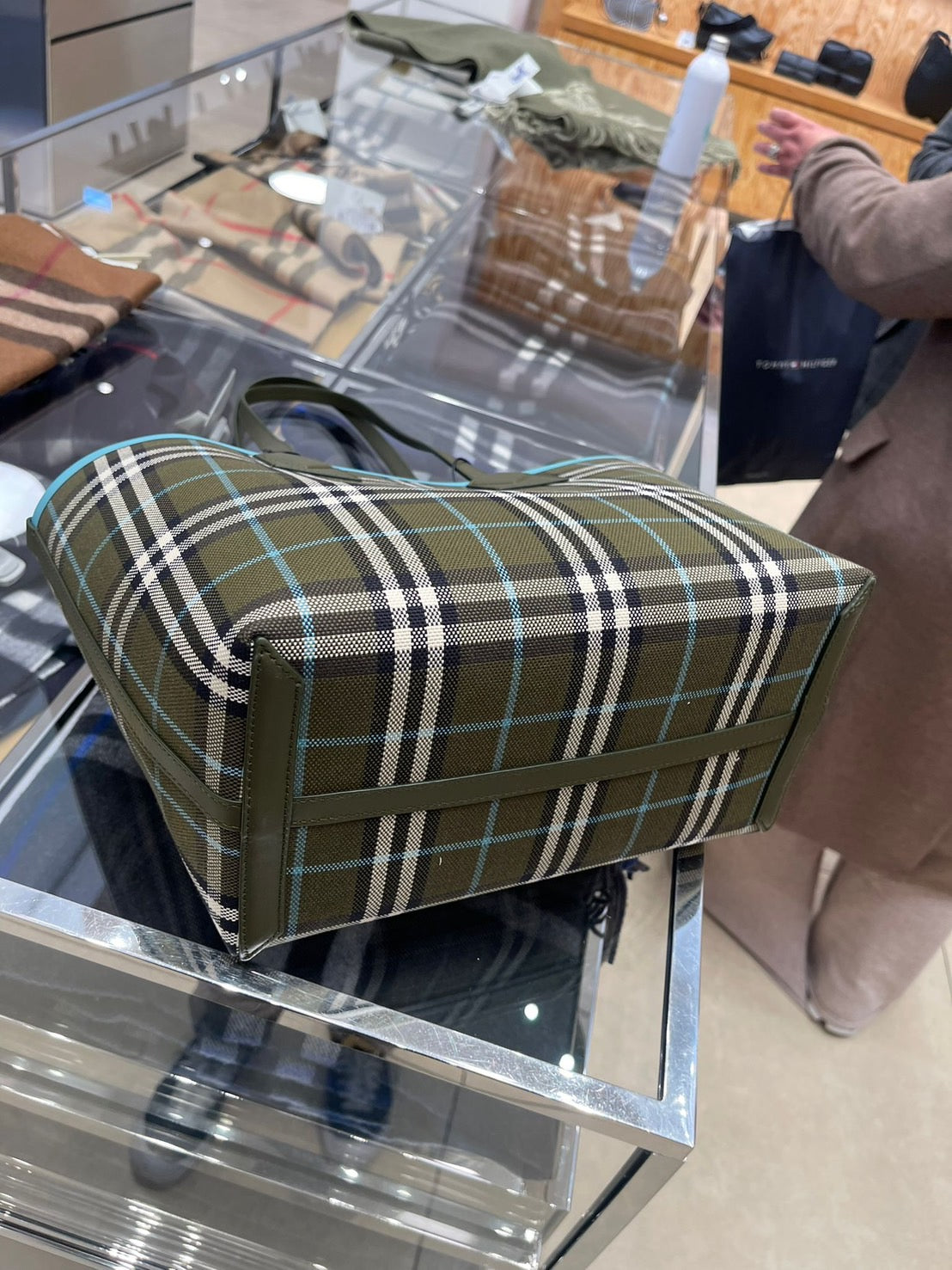 Burberry 格紋托特包