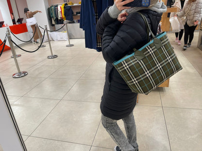 Burberry 格紋托特包