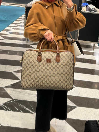 GUCCI GG Emblem 中型公事包